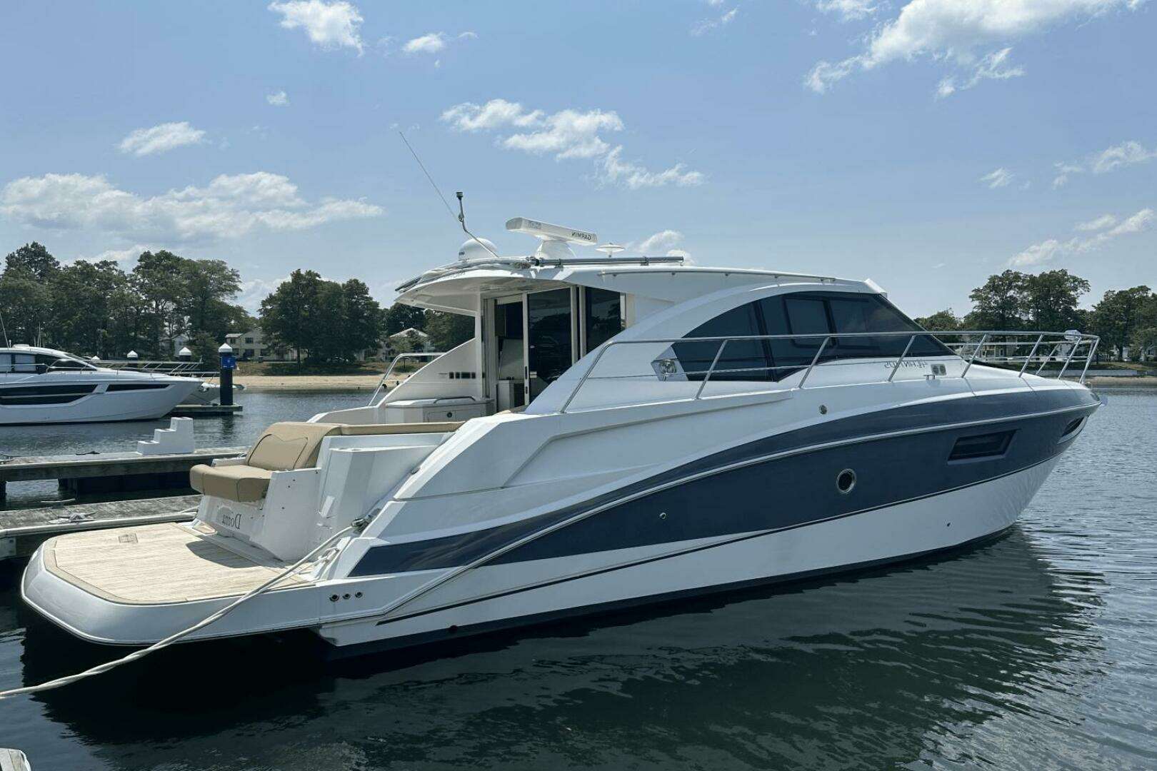 2016 41' Cruisers Yachts photo