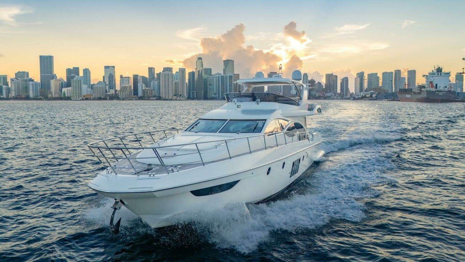 2012 70' Azimut photo