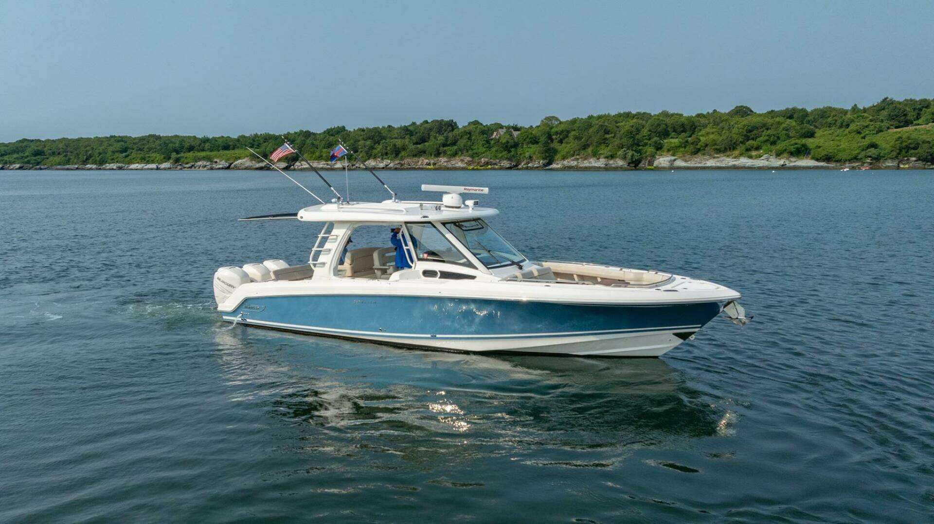 2019 35' Boston Whaler photo