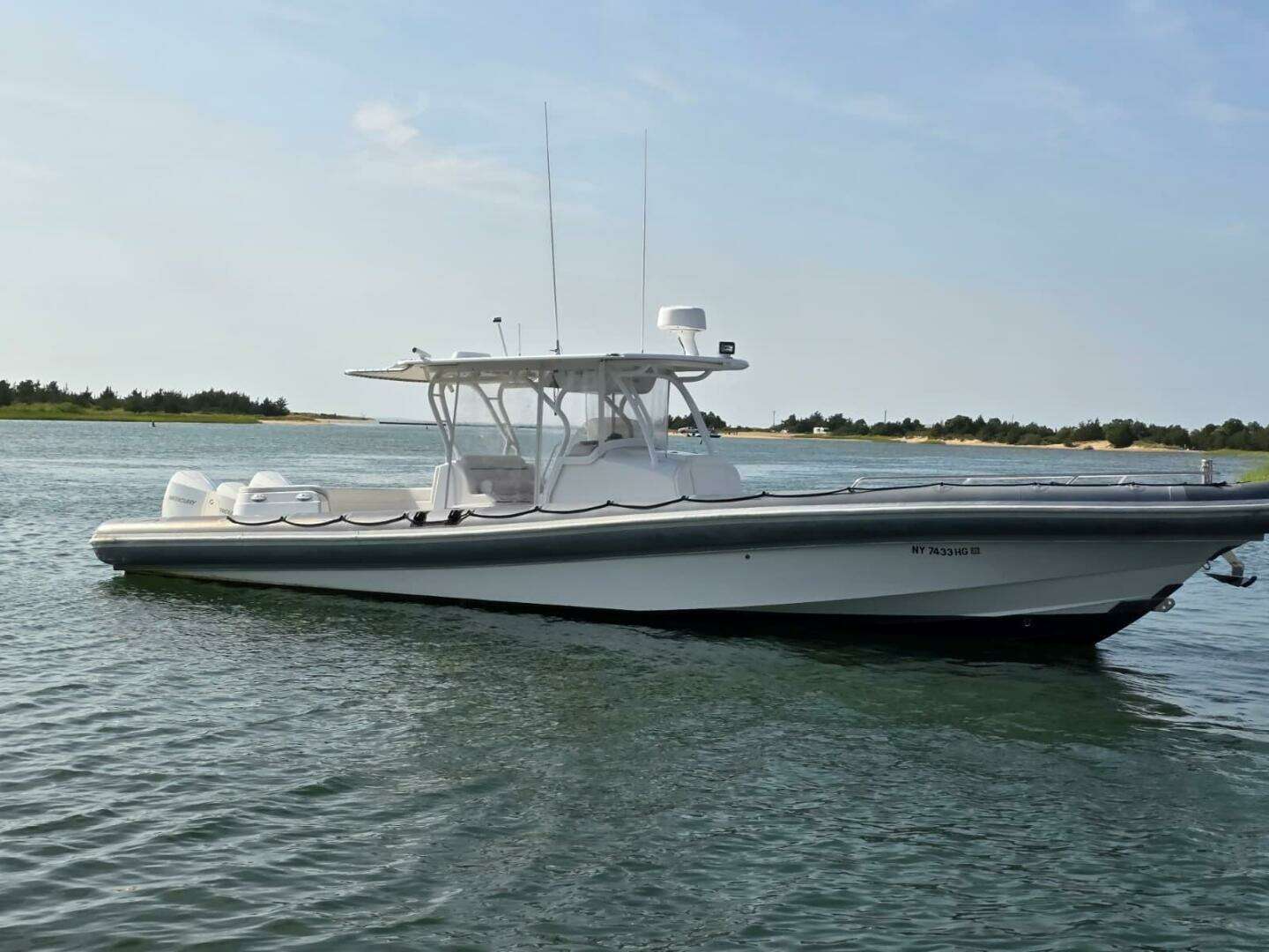 2015 40' Yellowfin photo