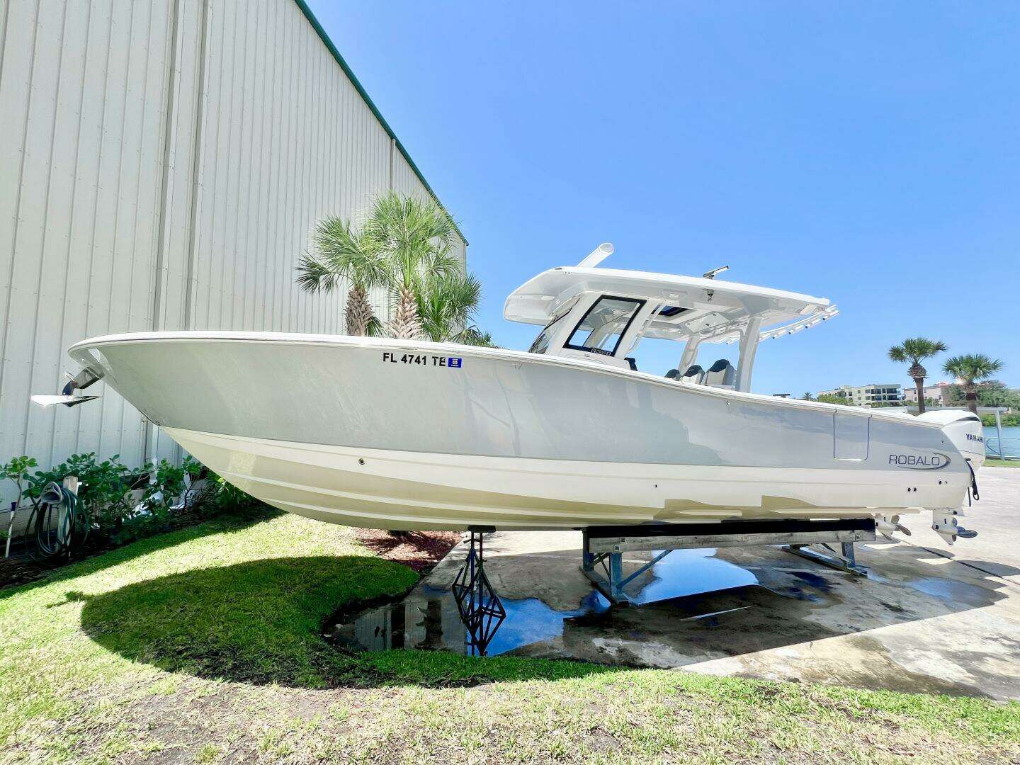 2021 36' Robalo photo