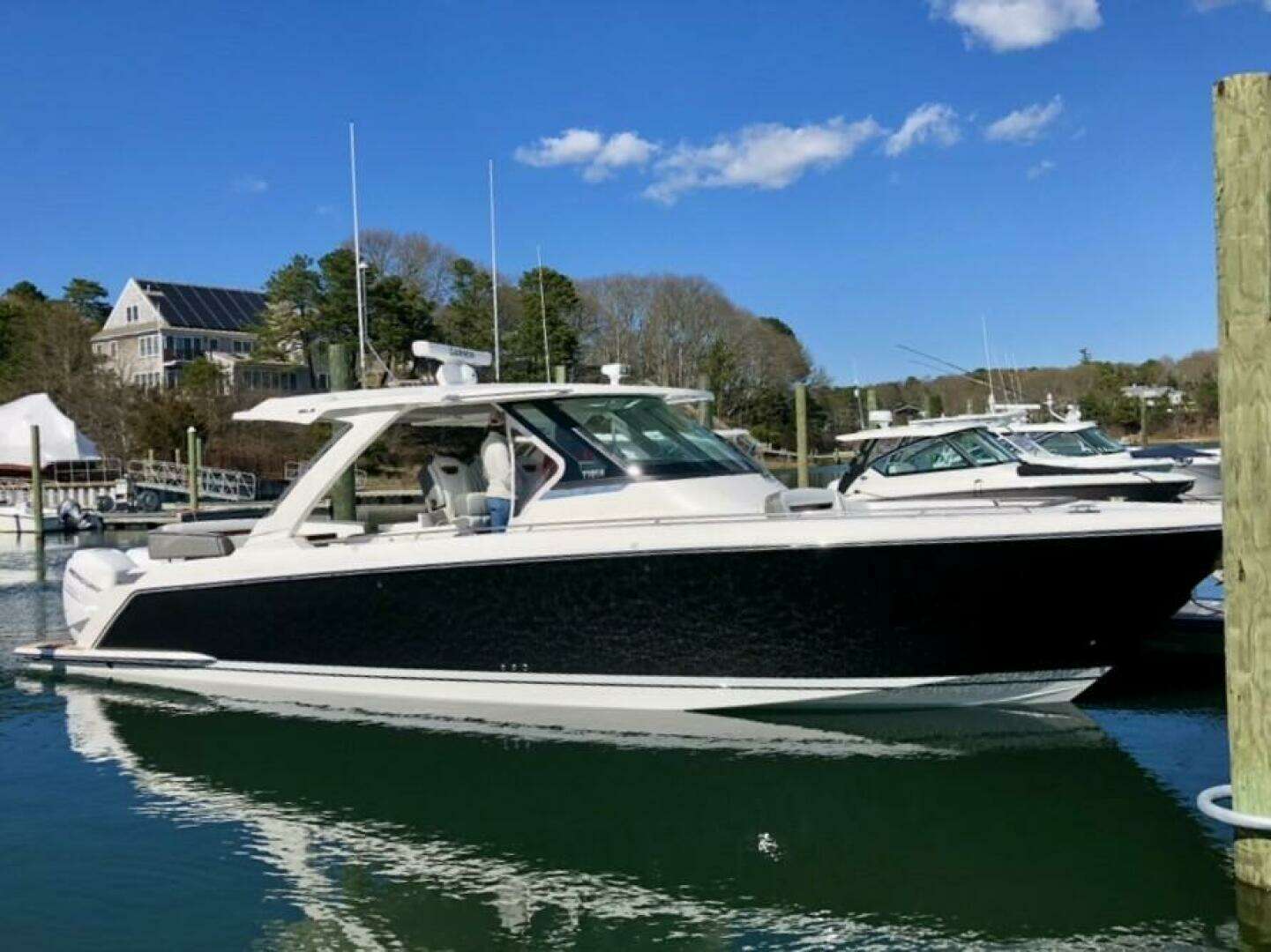2021 38' Tiara Yachts photo