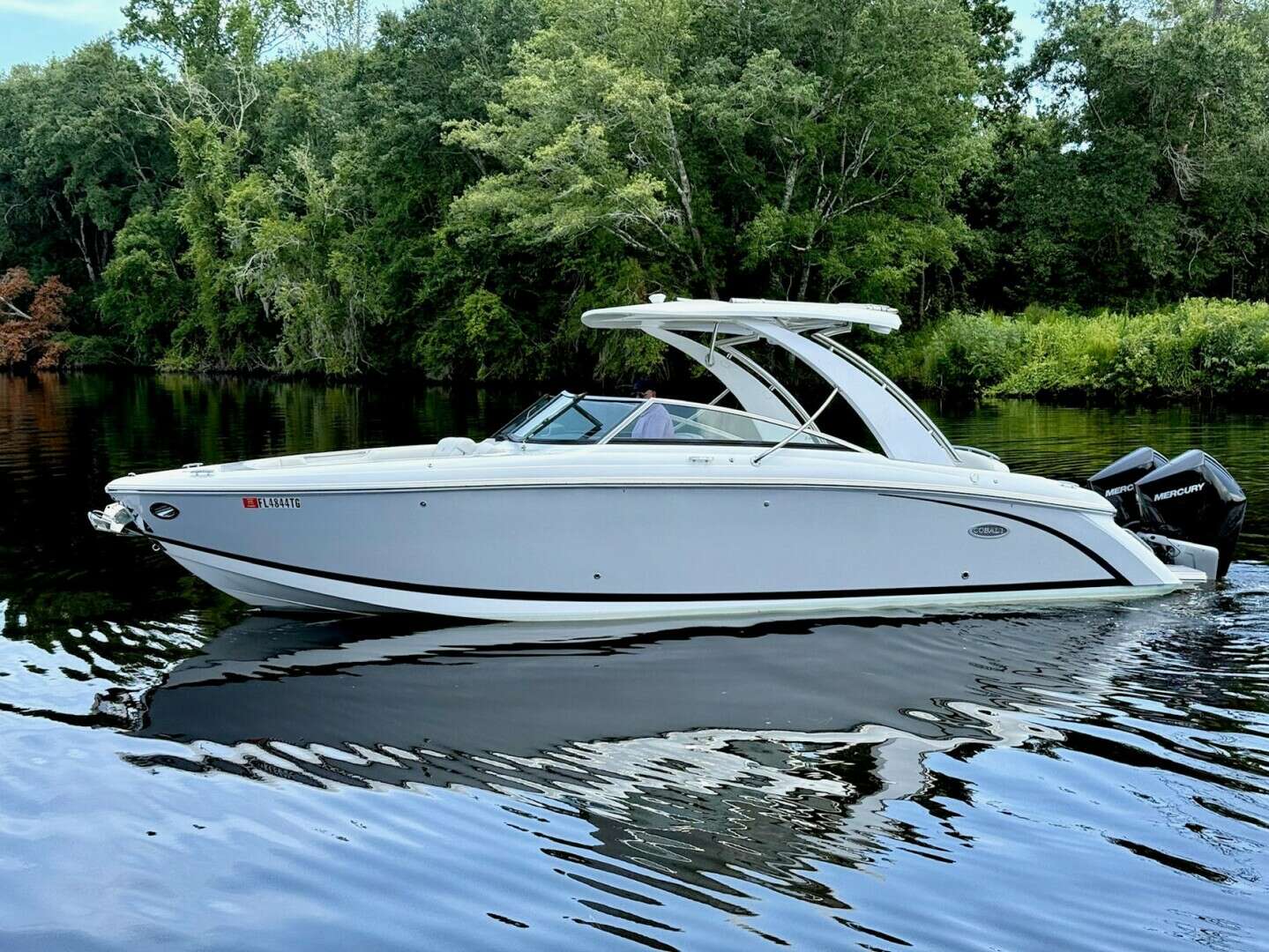 2022 30' Cobalt photo