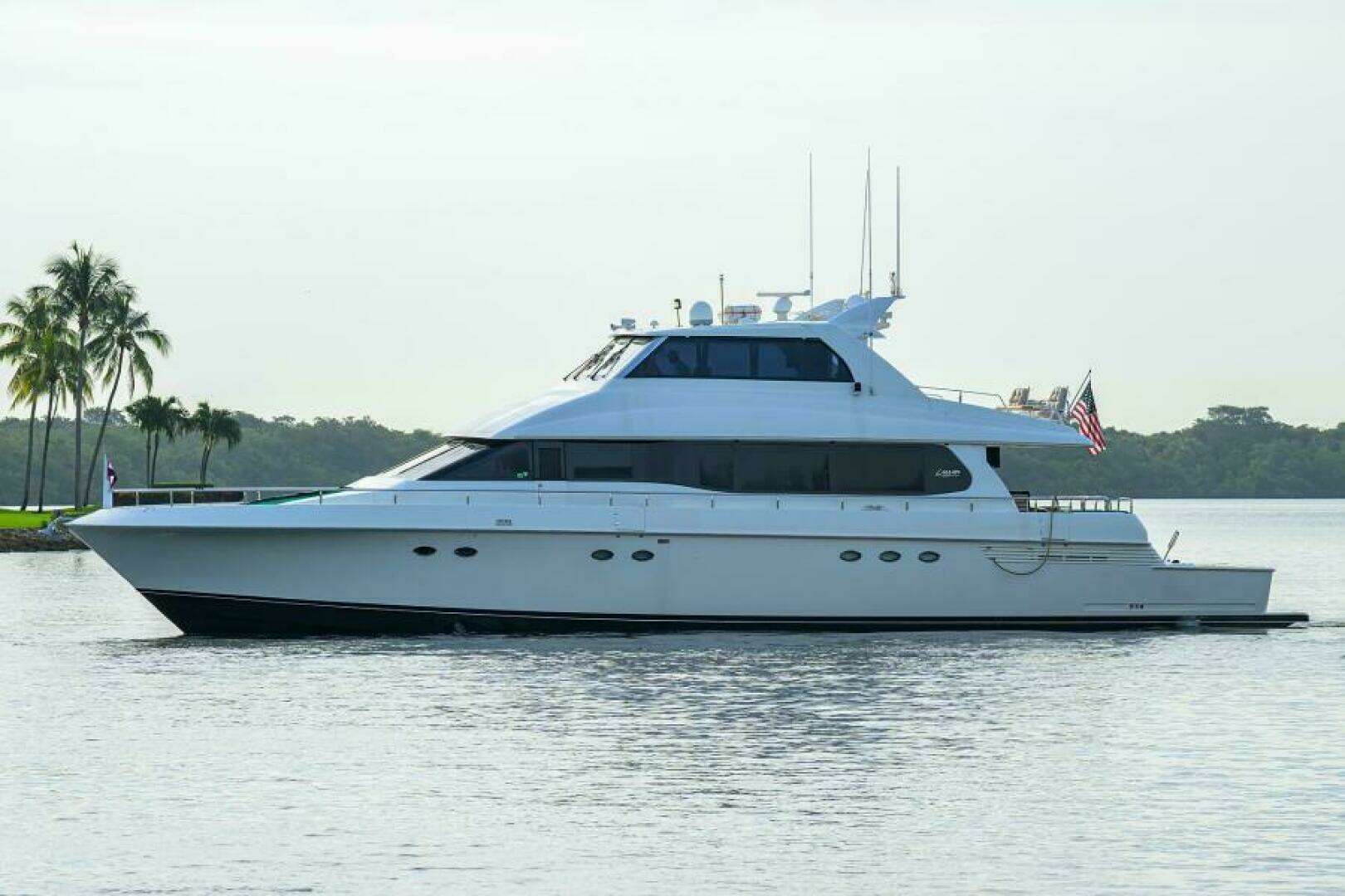 1998 80' Lazzara Yachts photo