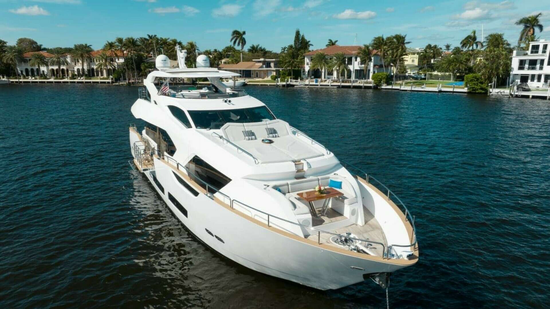 2018 95' Sunseeker photo