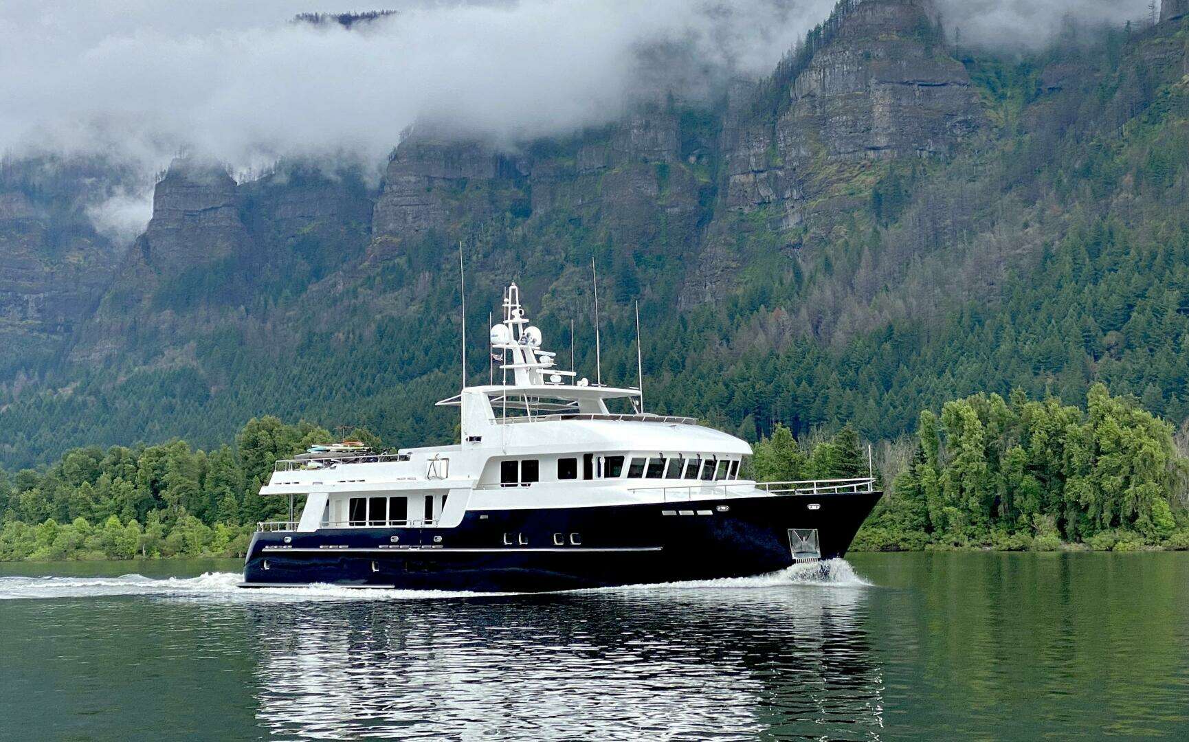 2017 100' Custom photo