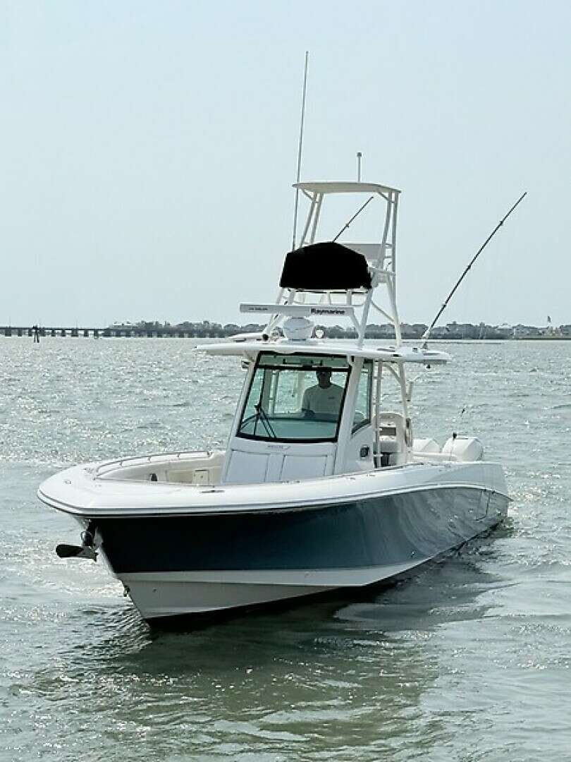 2014 35' Boston Whaler photo