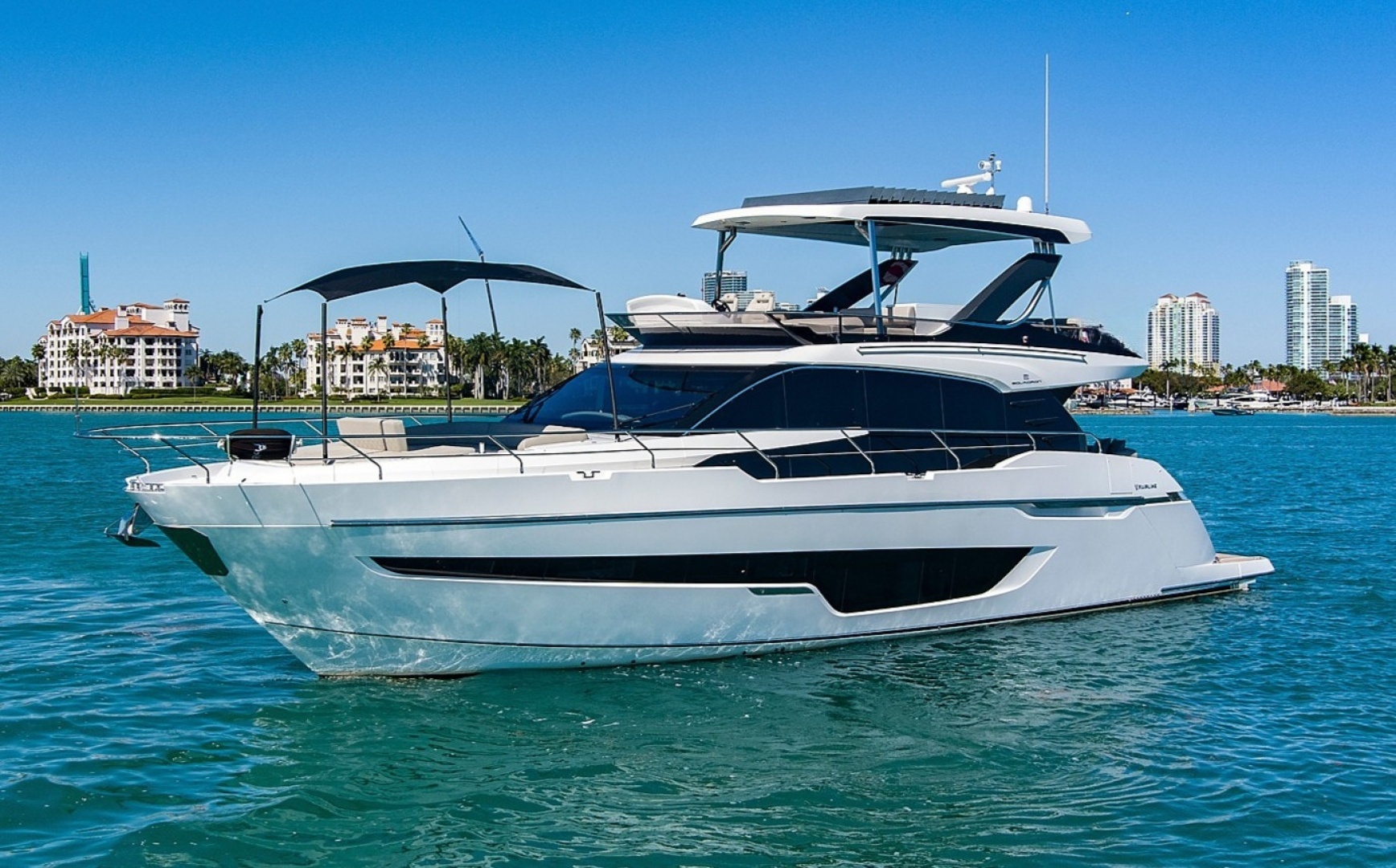 2021 68' Fairline photo