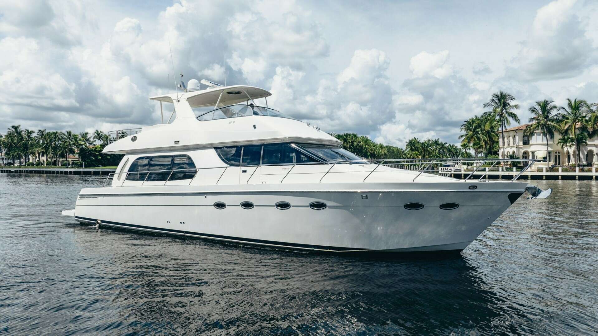 2005 56' Carver photo