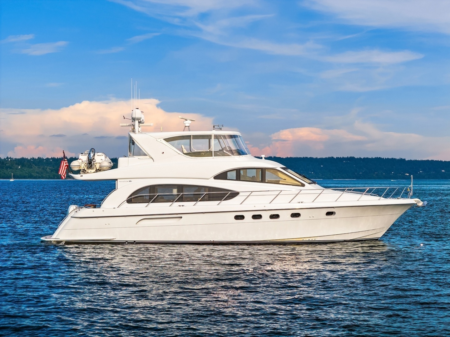 2001 63' Hatteras photo