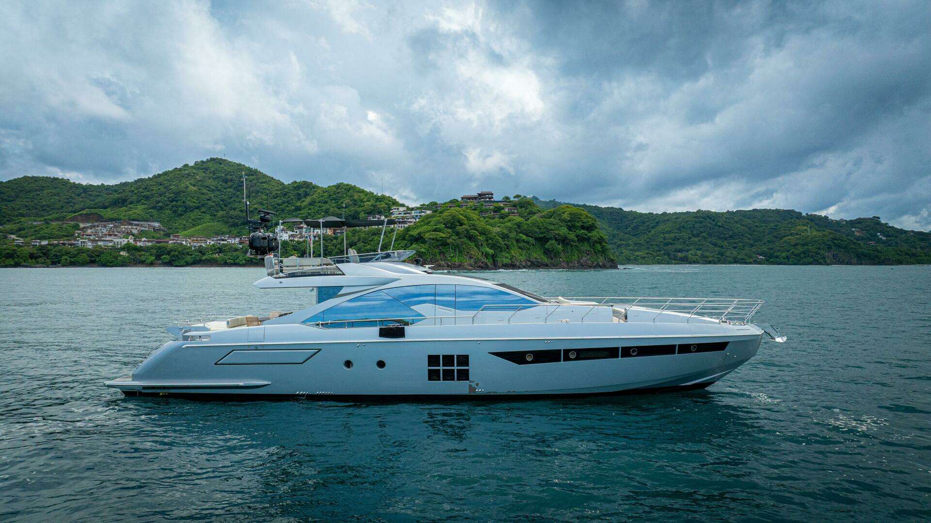 2017 77' Azimut photo