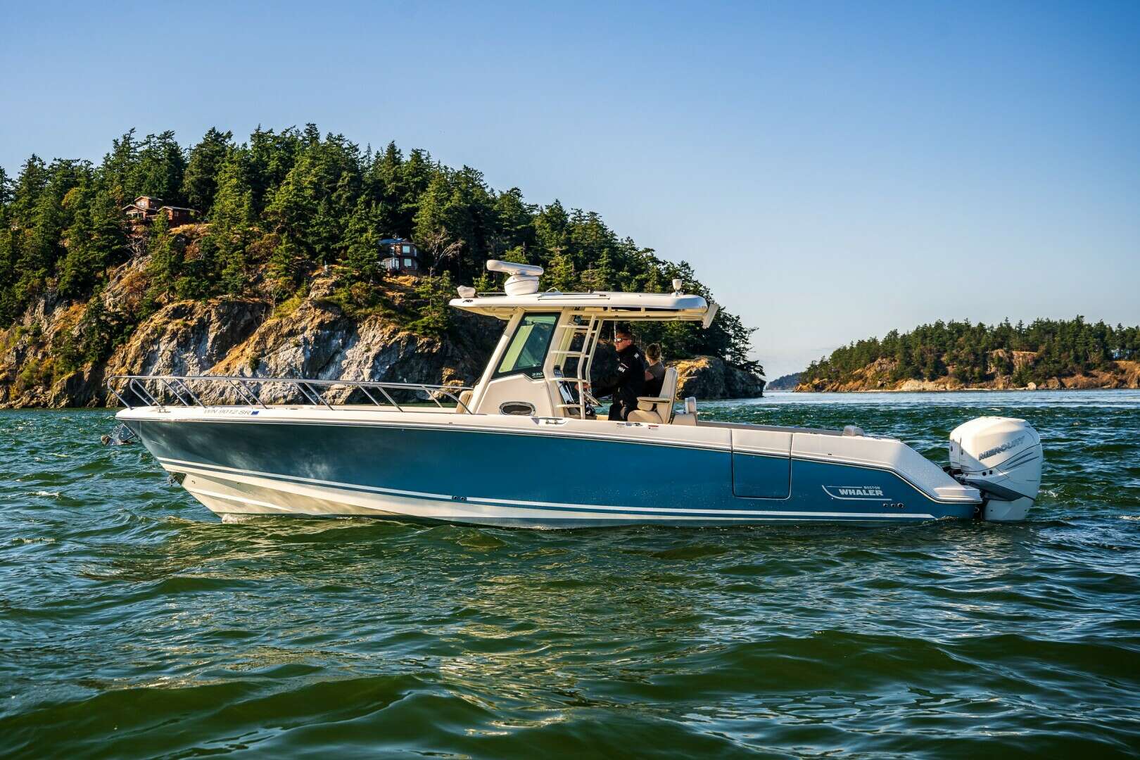 2017 33' Boston Whaler photo