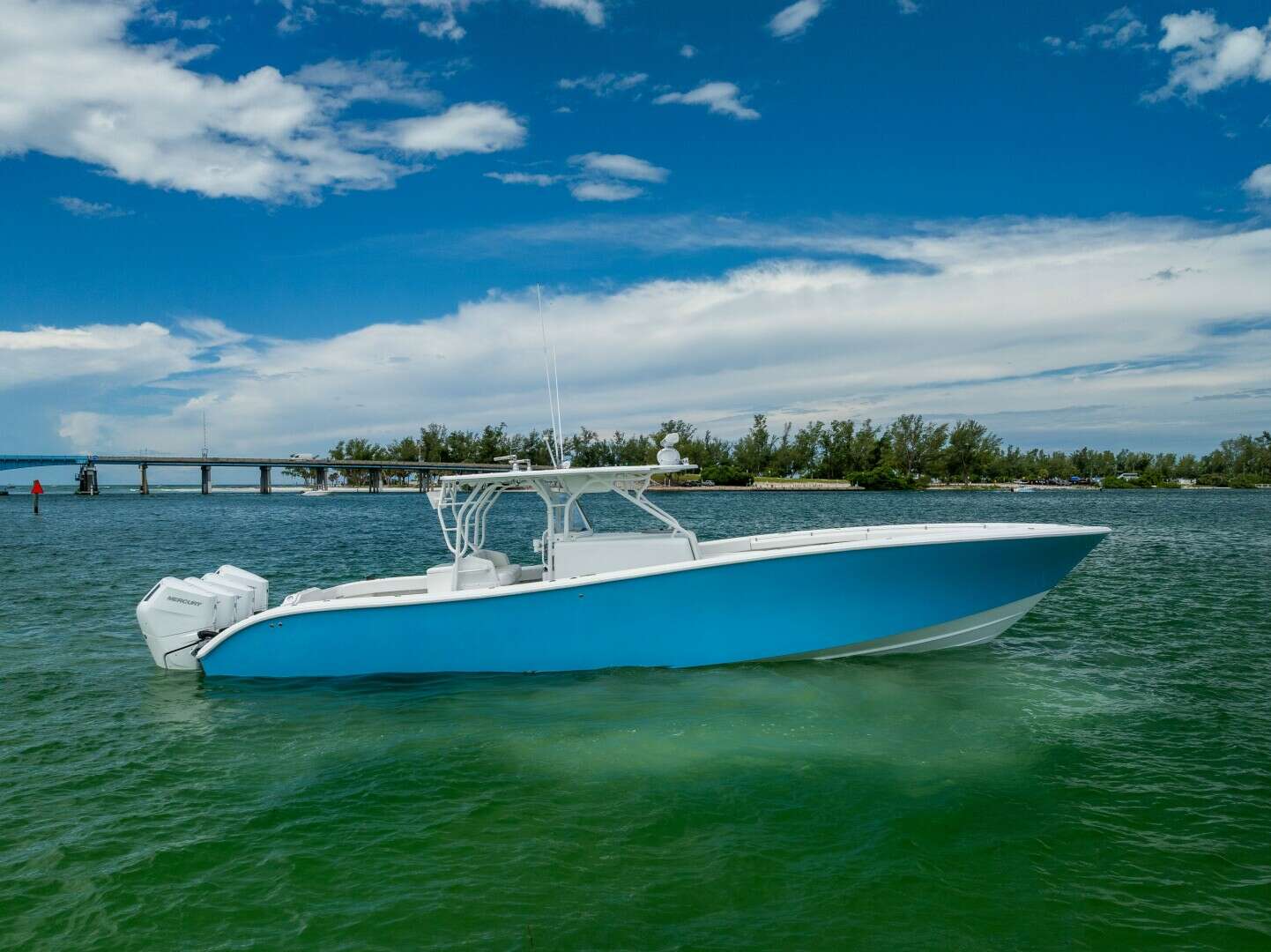 2009 42' Yellowfin photo