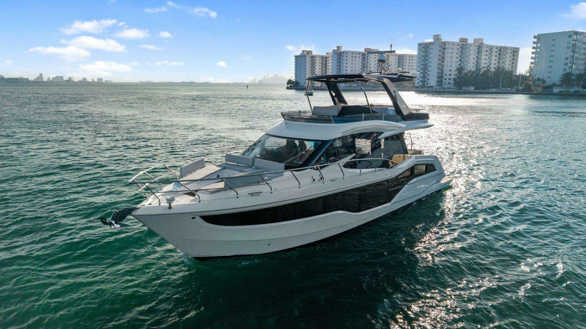 2025 50' Galeon photo