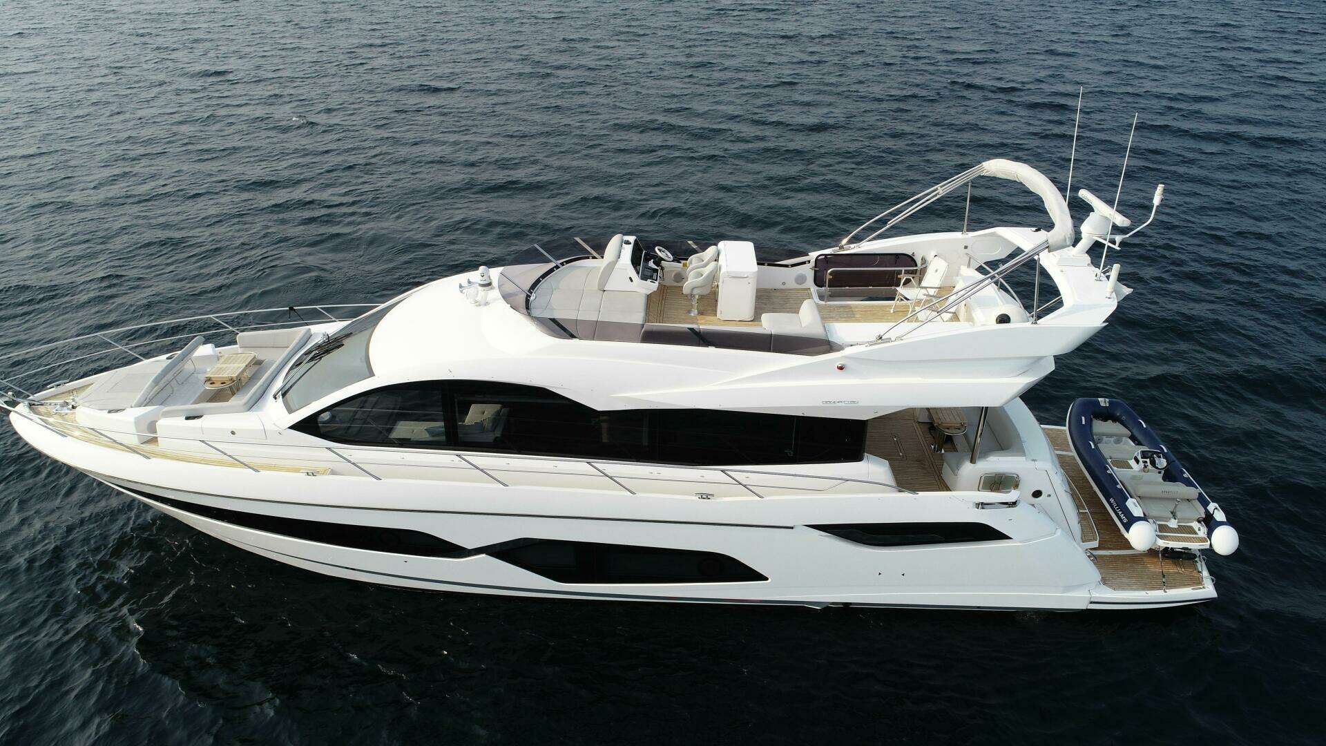 2023 68' Sunseeker photo
