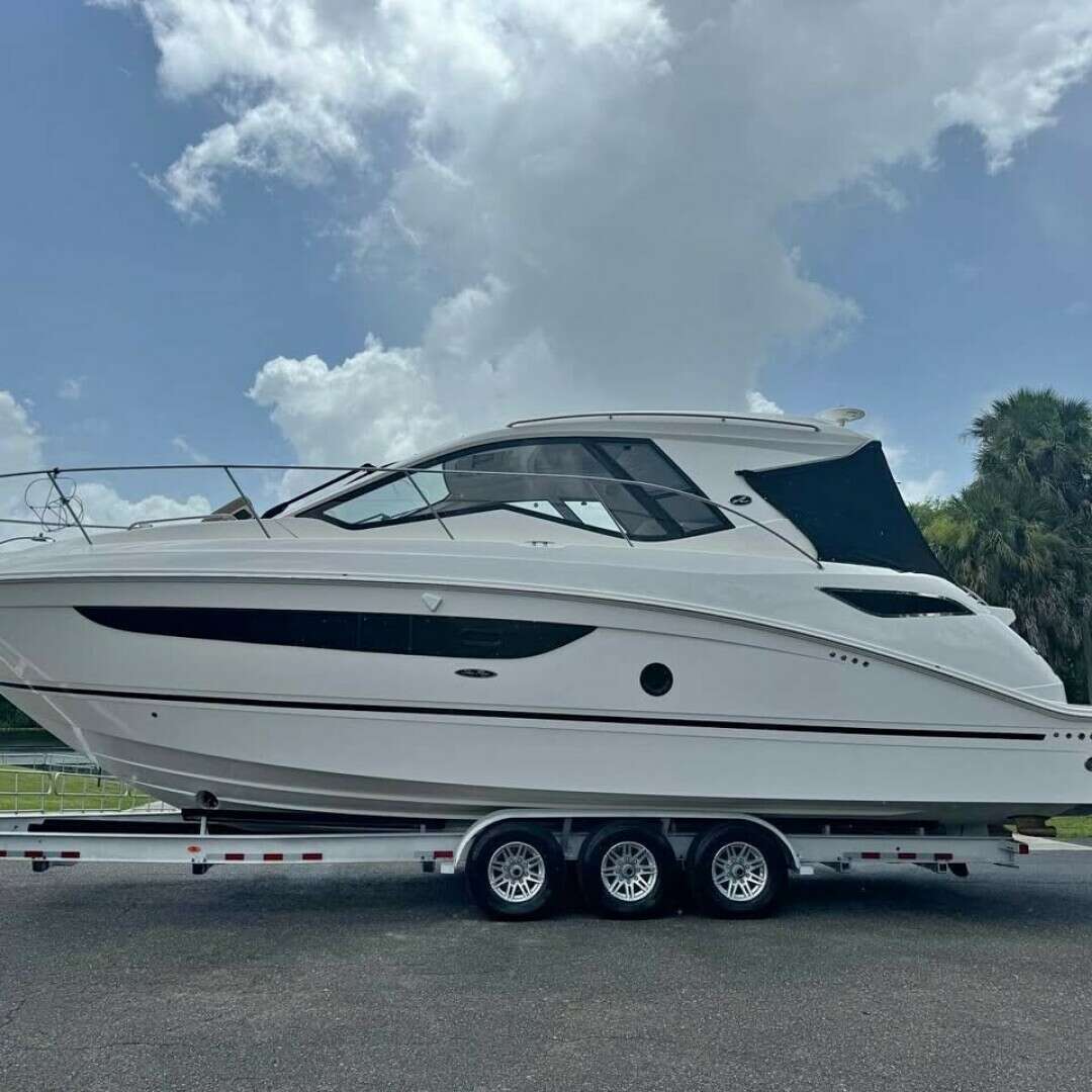 2017 35' Sea Ray photo