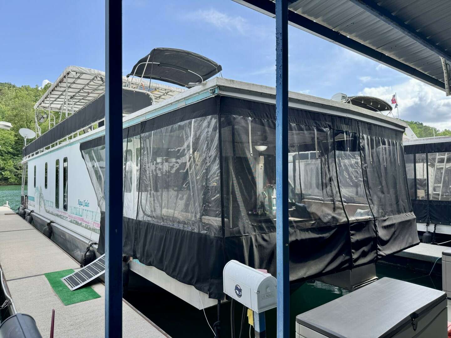 1999 68' Aqua Chalet photo