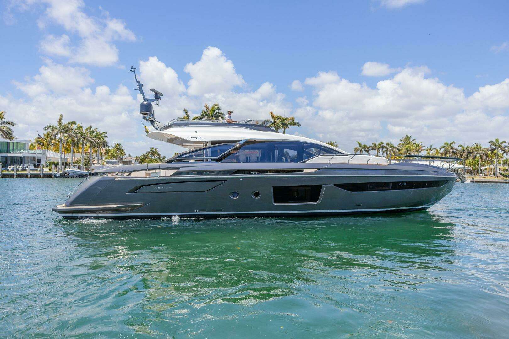 2023 80' Azimut photo