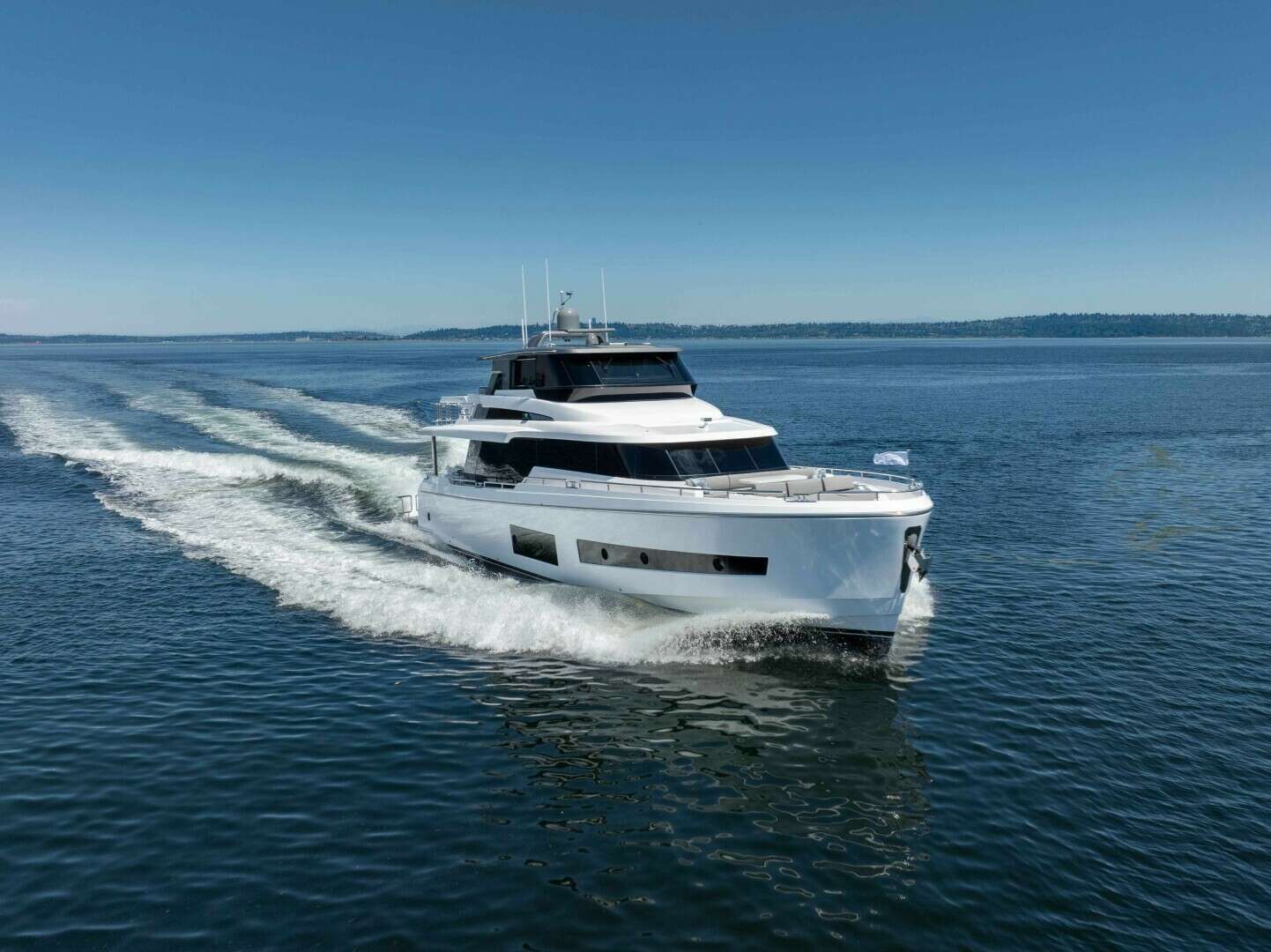 2025 68' Horizon photo