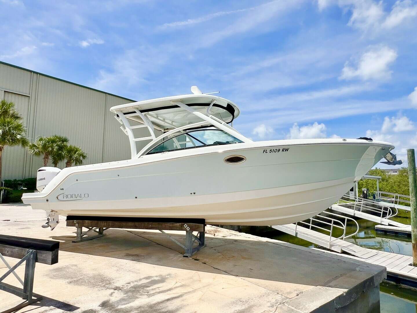 2019 31' Robalo photo