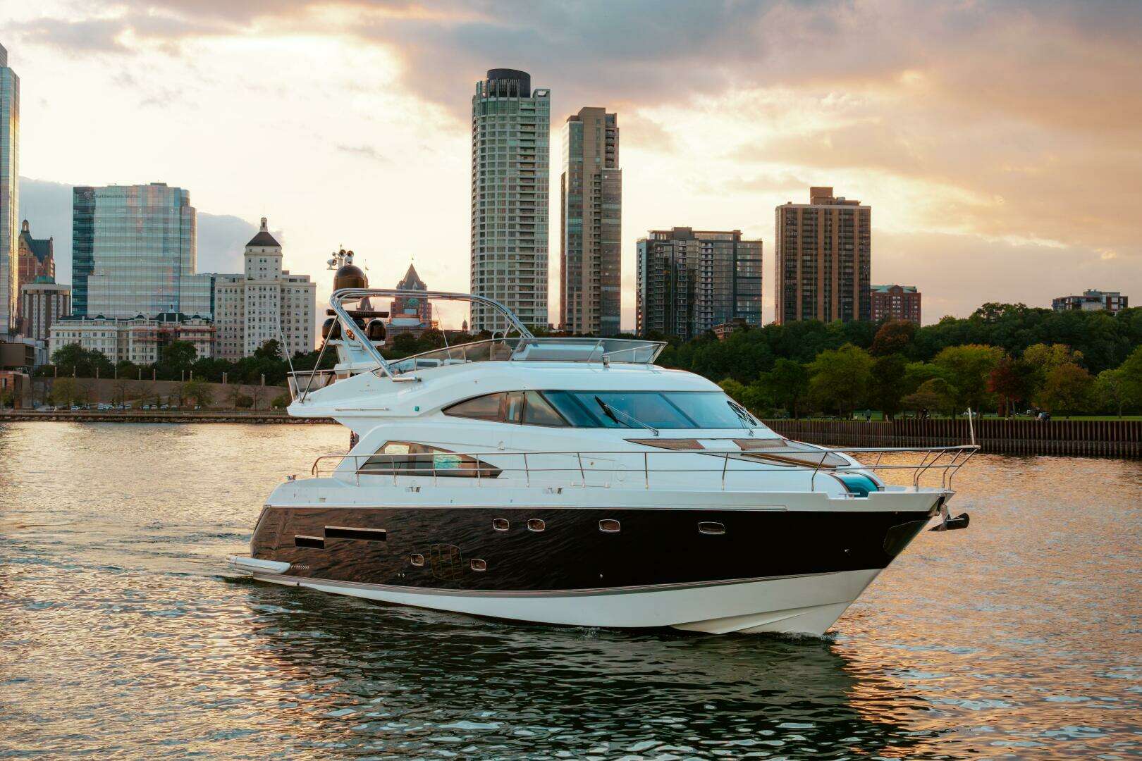 2011 65' Fairline photo