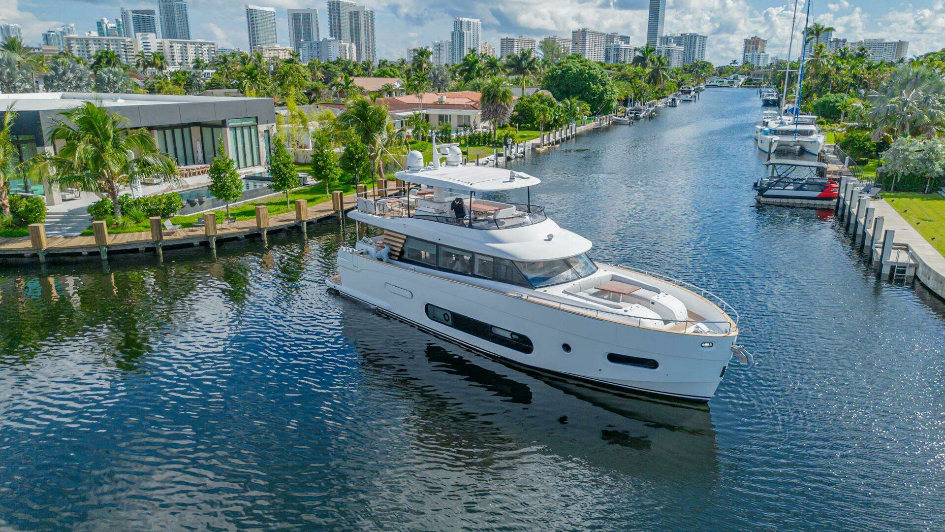 2022 66' Azimut photo