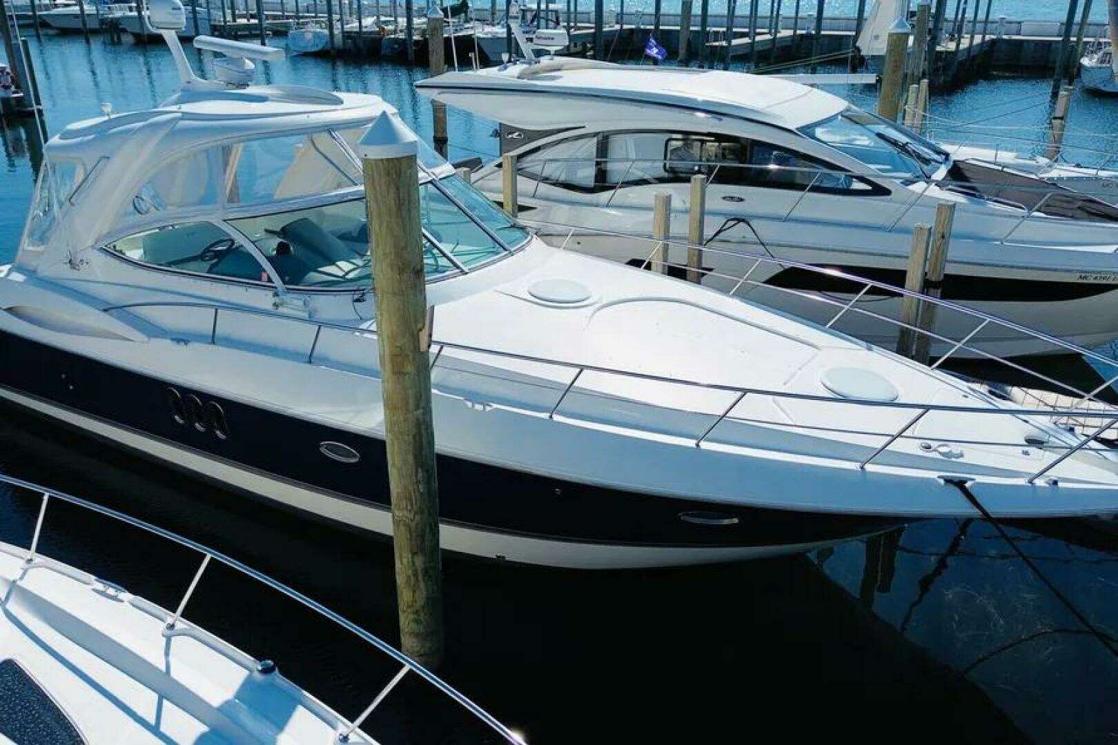 2006 42' Cruisers Yachts photo