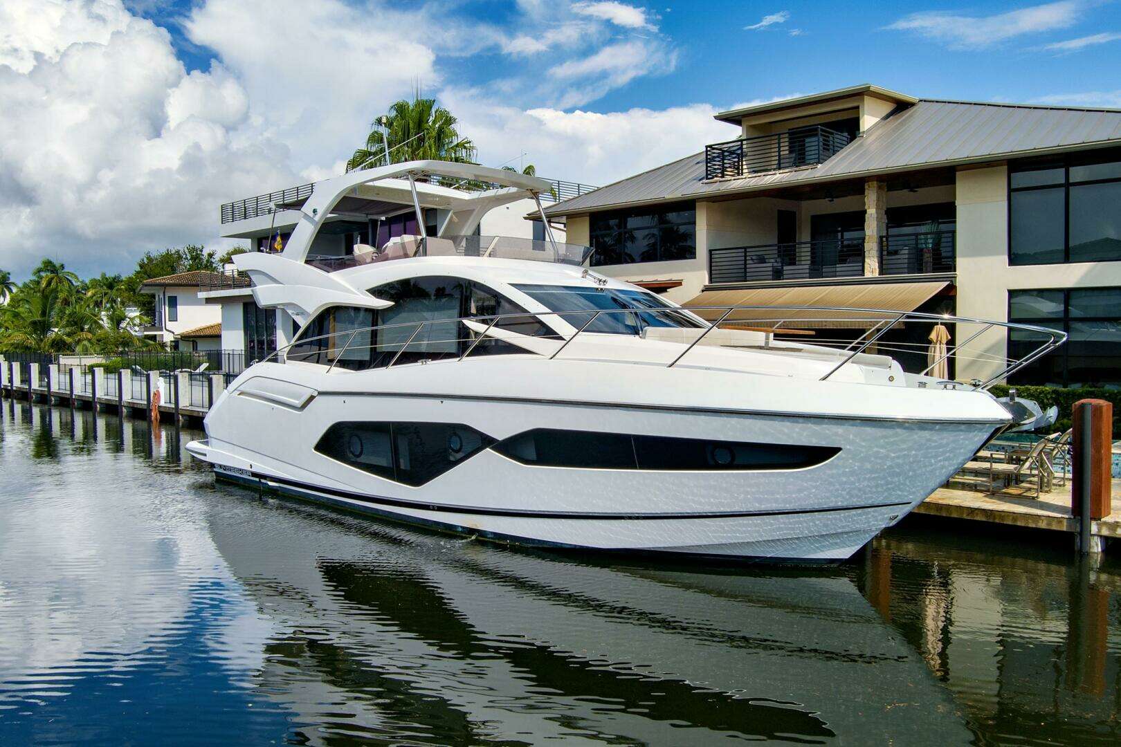 2020 52' Sunseeker photo