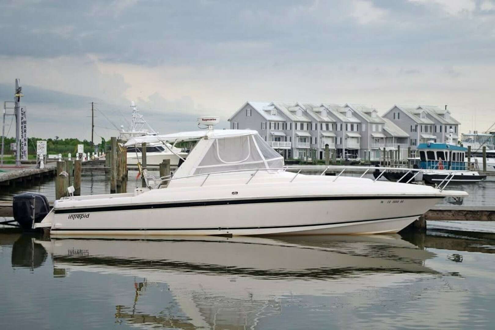 1994 37' Intrepid photo