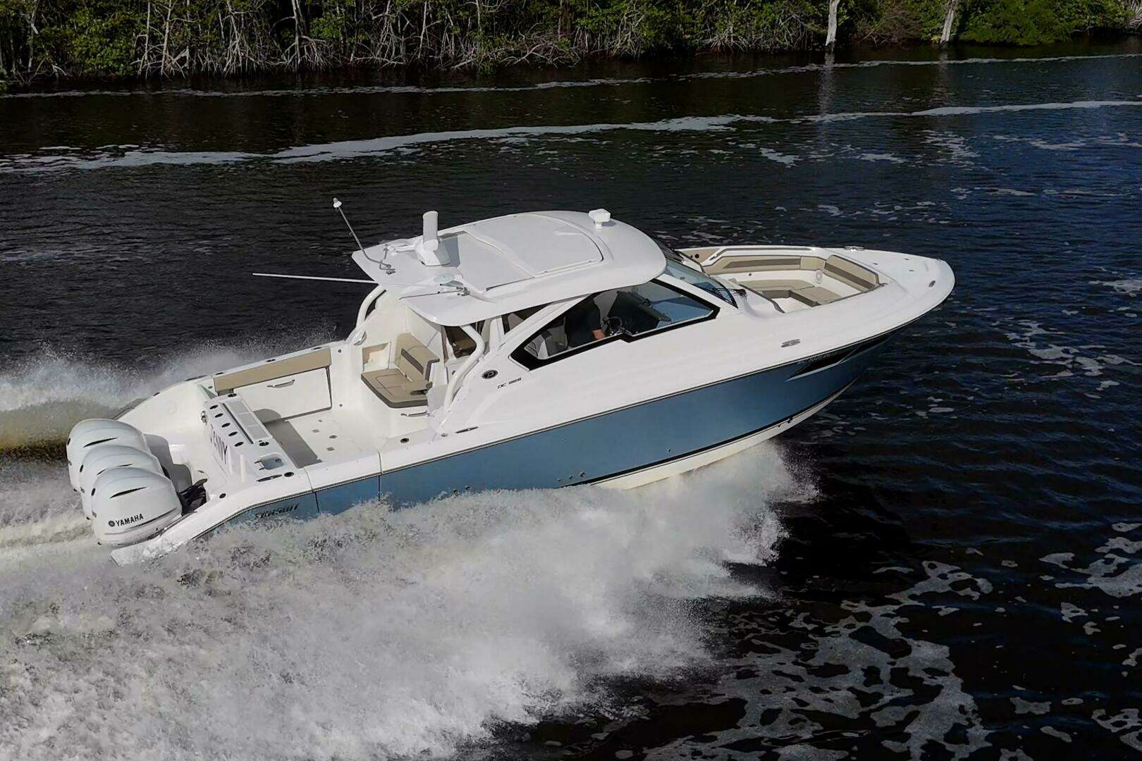 2019 36' Pursuit photo