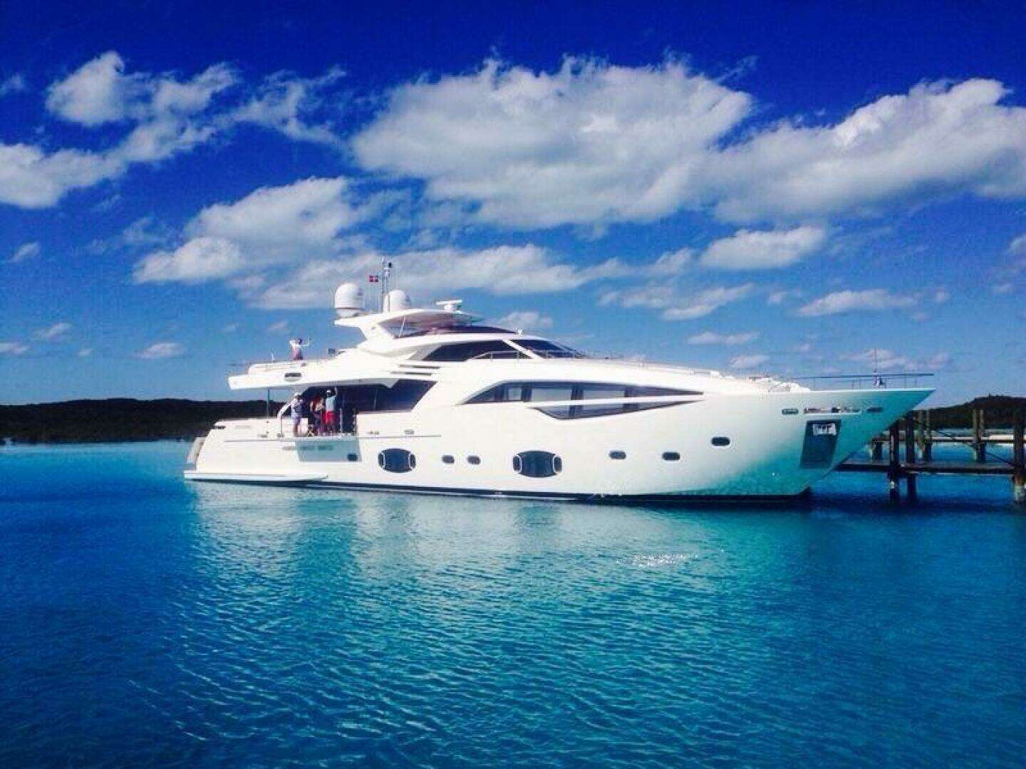 2014 100' Custom Line photo