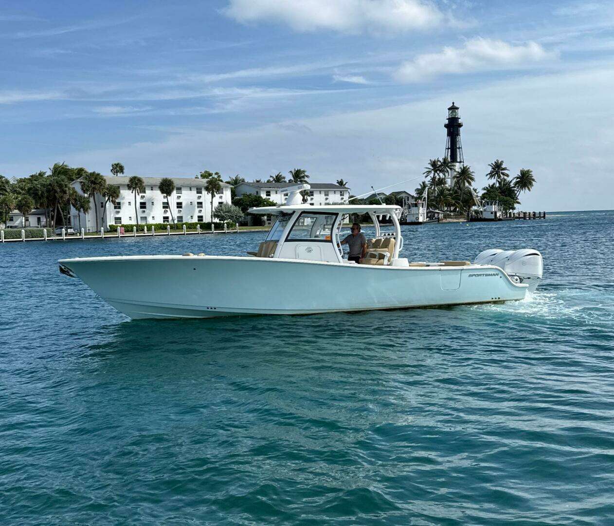 2023 35' Sportsman photo