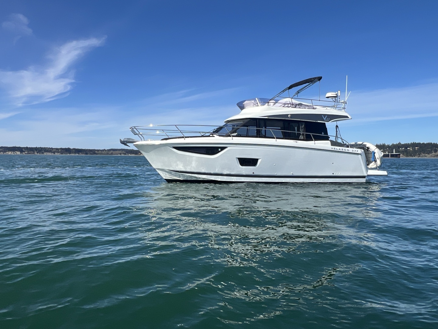 2019 37' Jeanneau photo