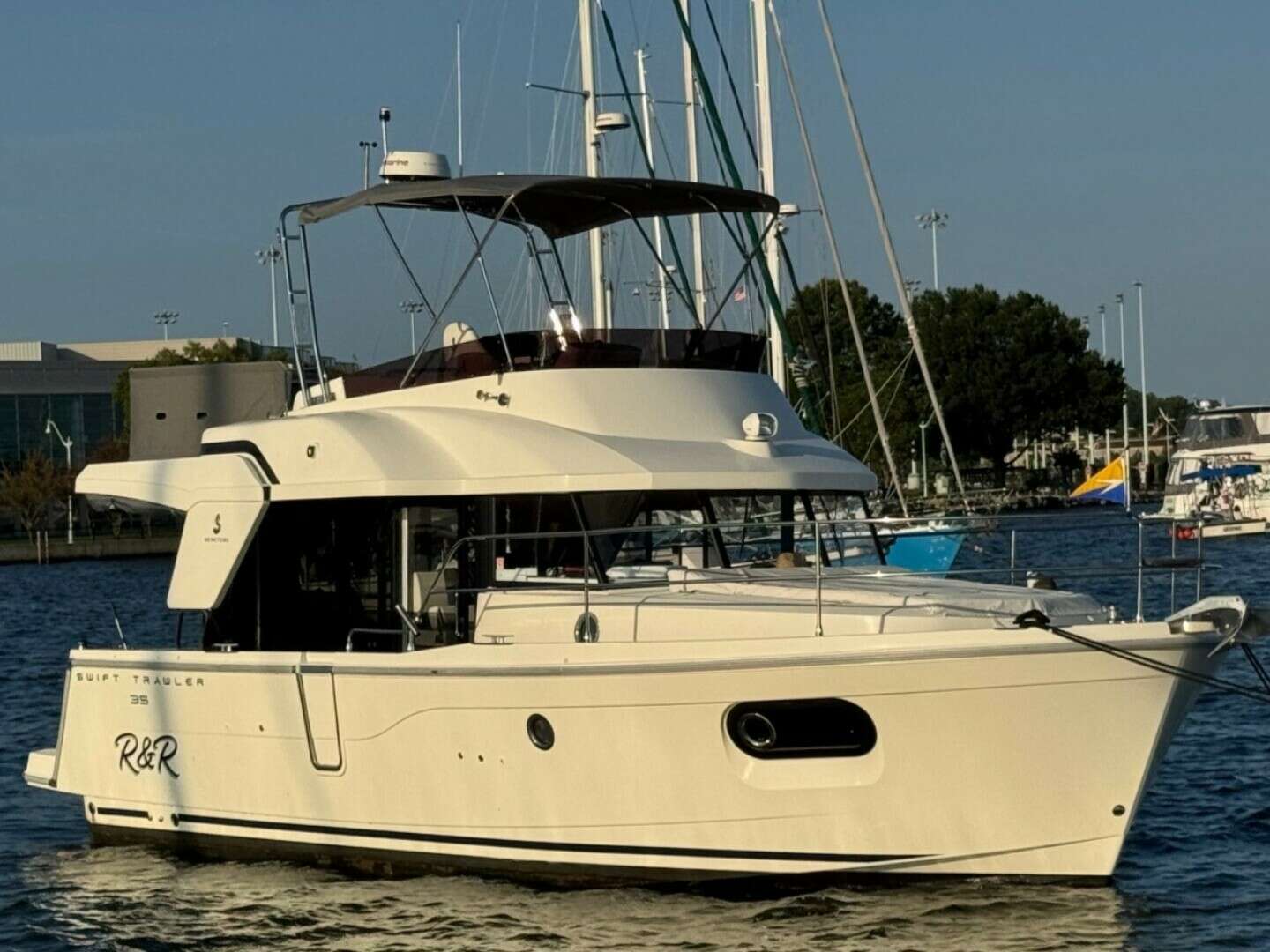 2023 35' Beneteau photo