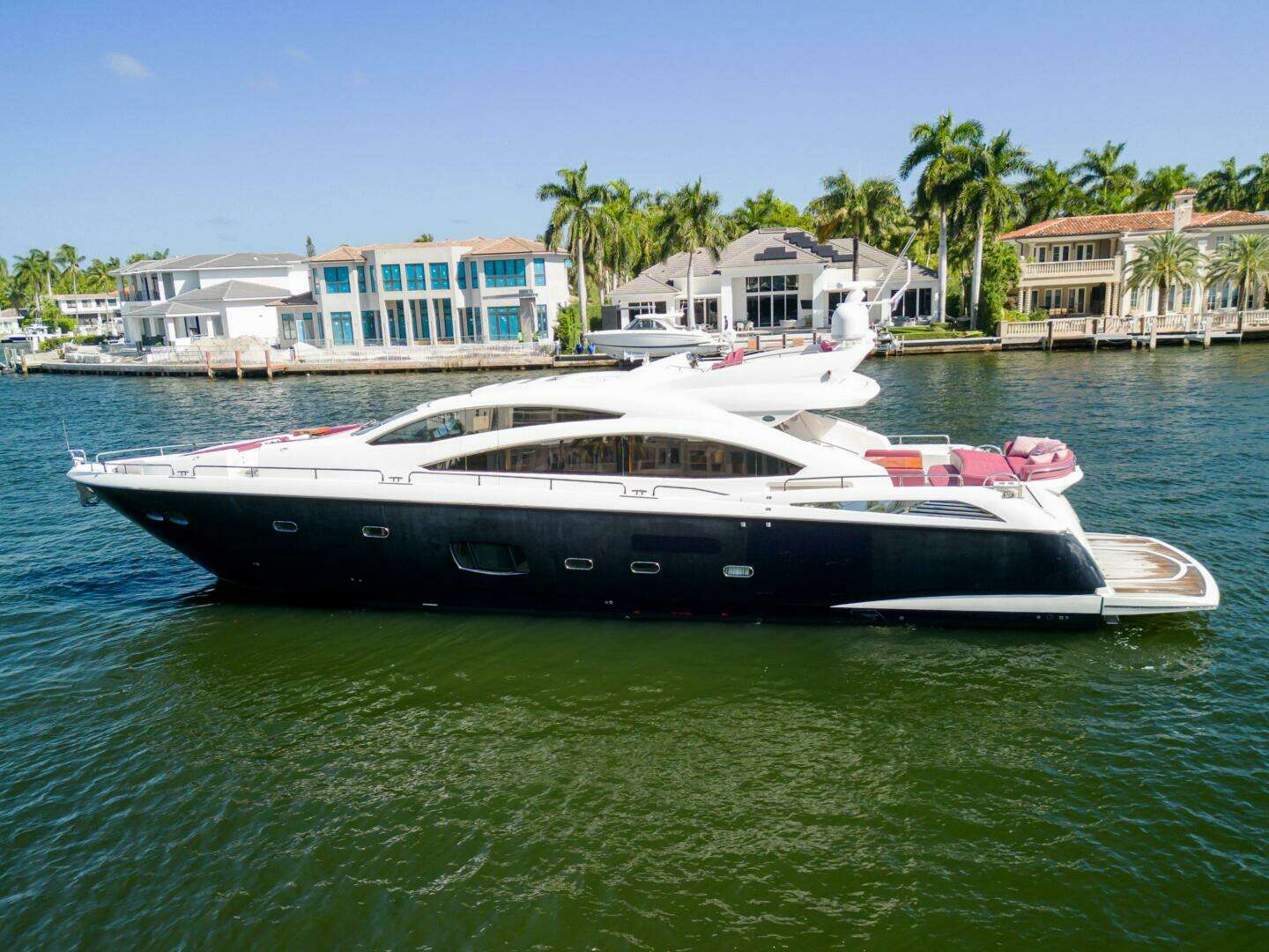 2013 84' Sunseeker photo