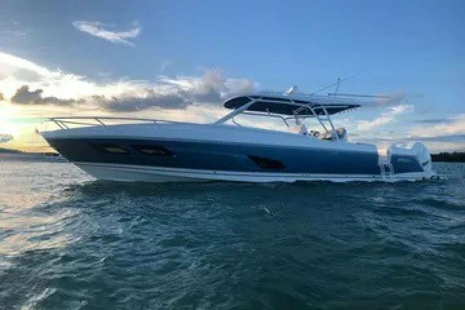 2021 41' Intrepid photo