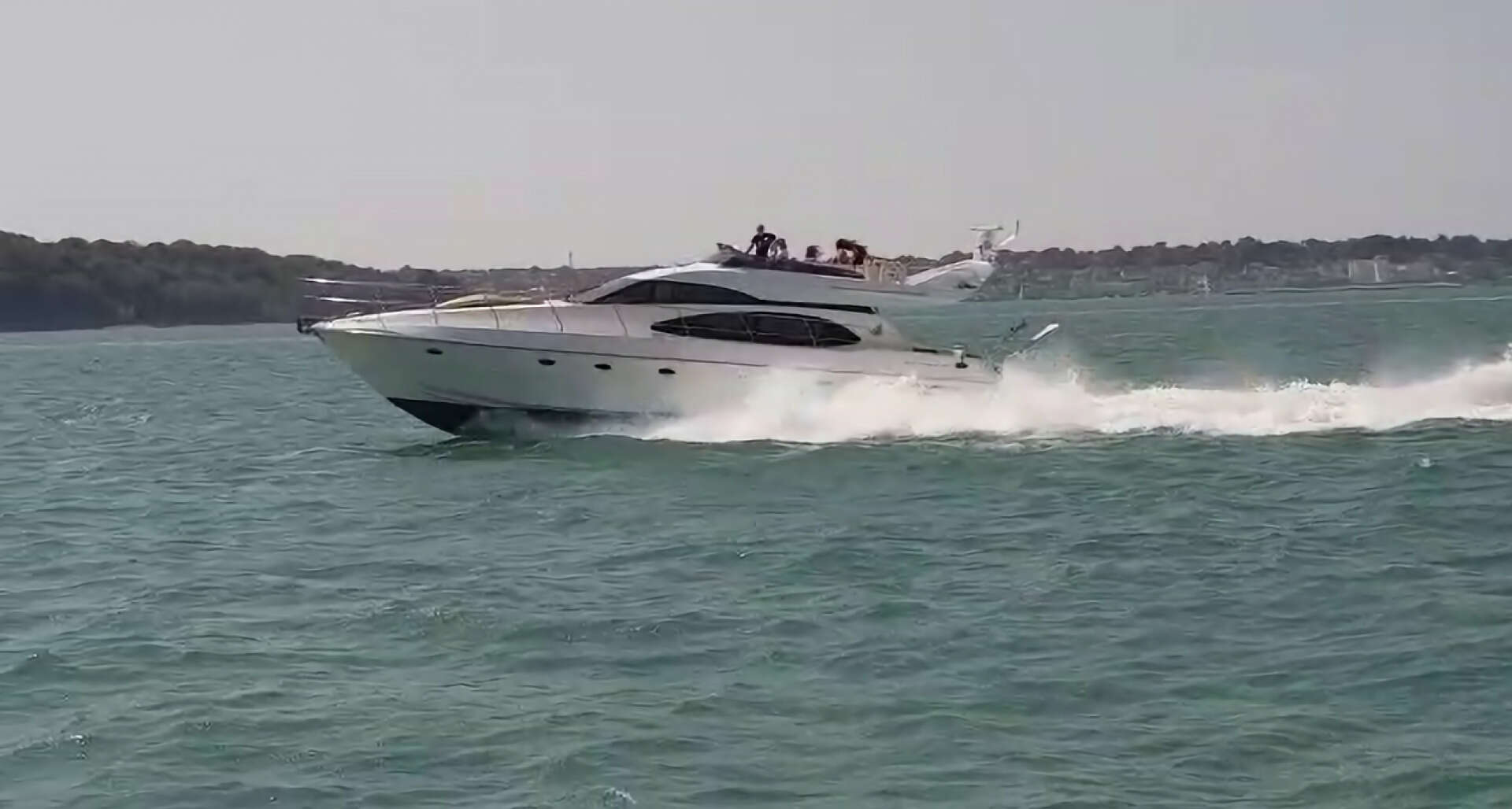 1999 58' Azimut photo