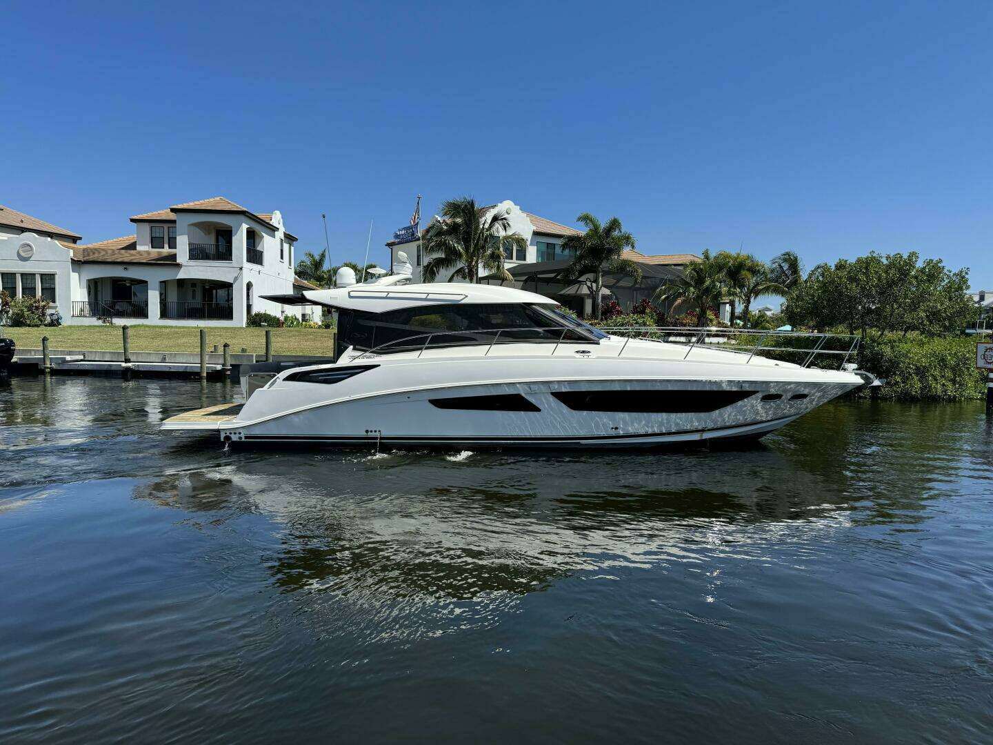 2016 47' Sea Ray photo