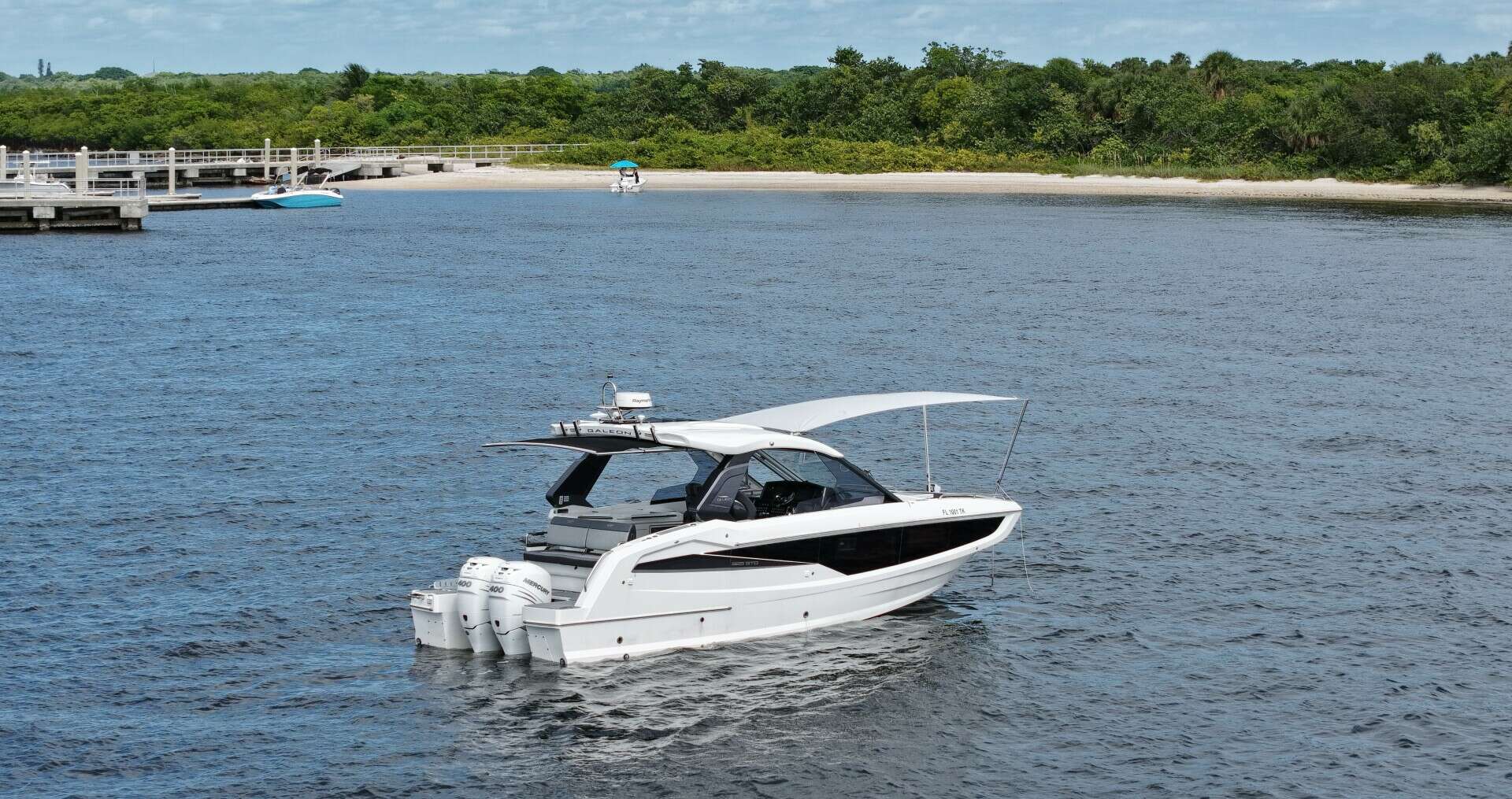 2023 32' Galeon photo