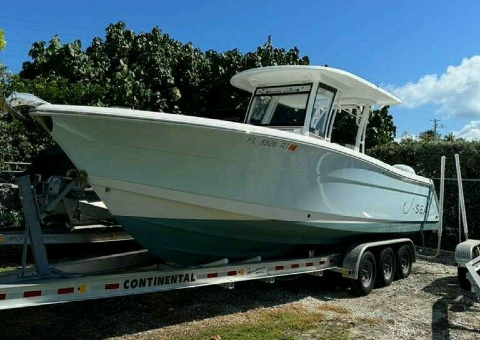 2017 30' Robalo photo