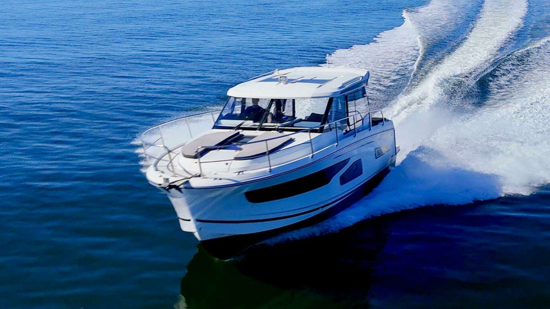 2020 34' Jeanneau photo