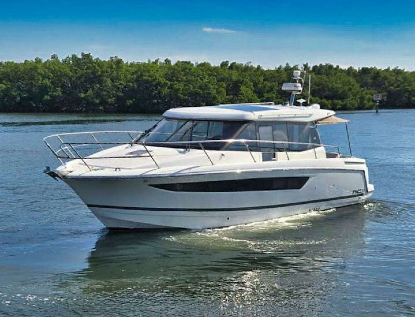 2018 36' Jeanneau photo