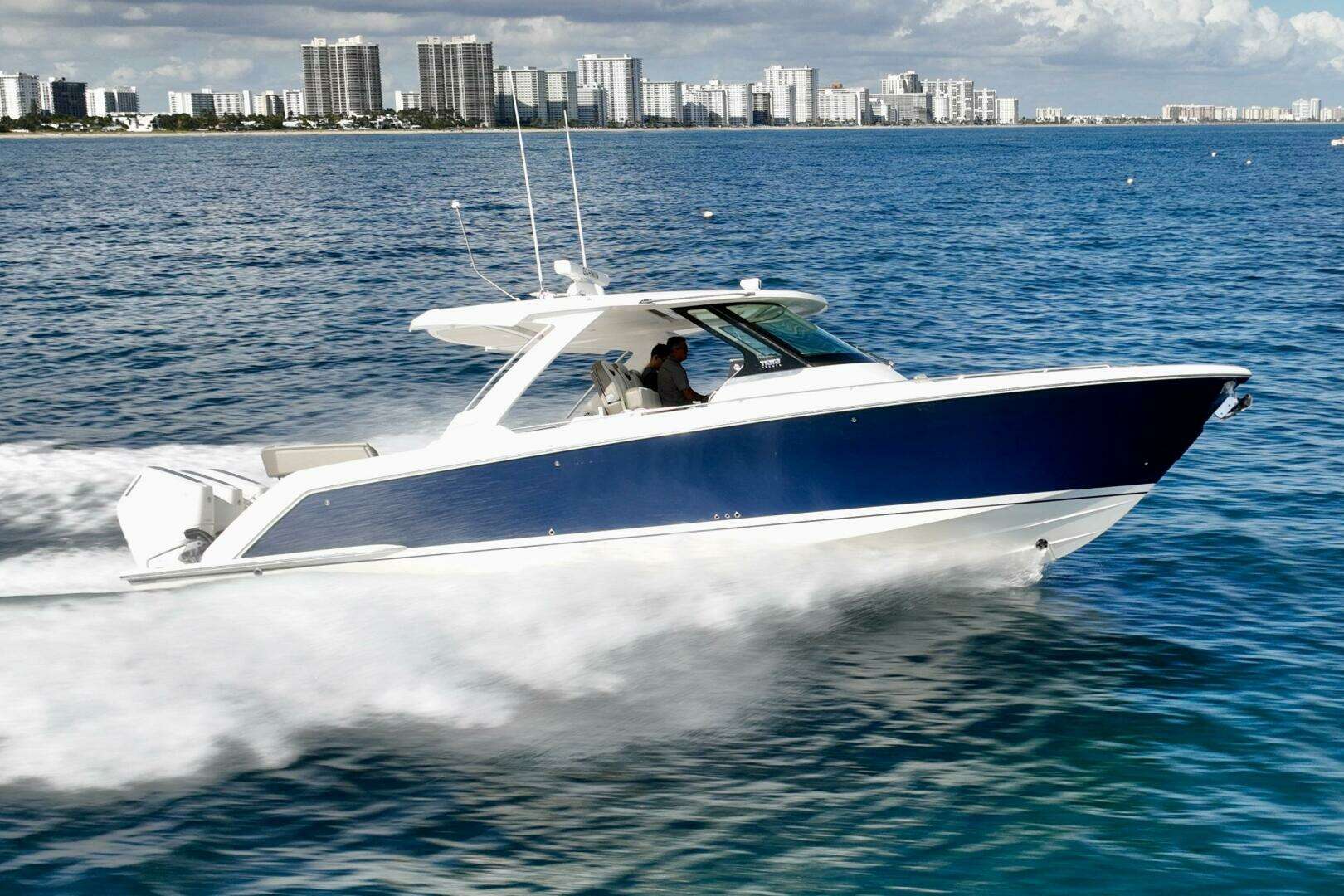 2023 38' Tiara Yachts photo