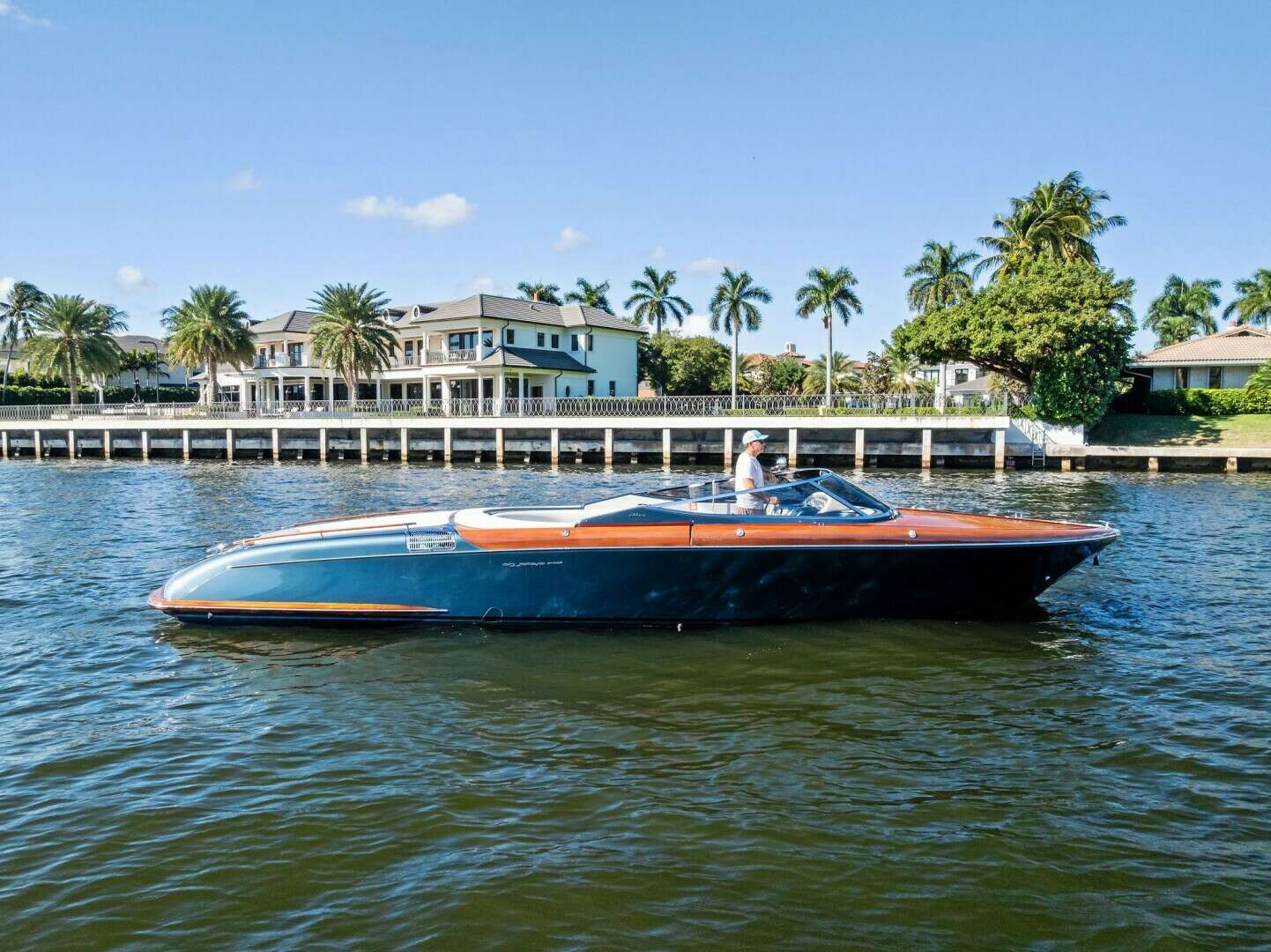 2013 33' Riva photo