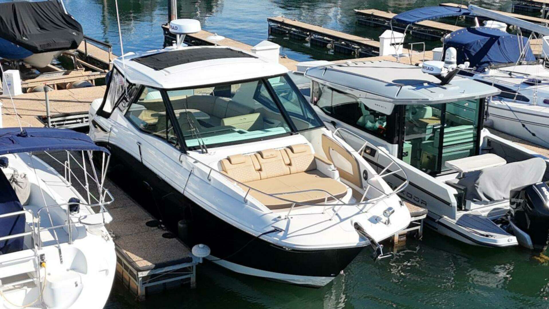 2023 32' Sea Ray photo