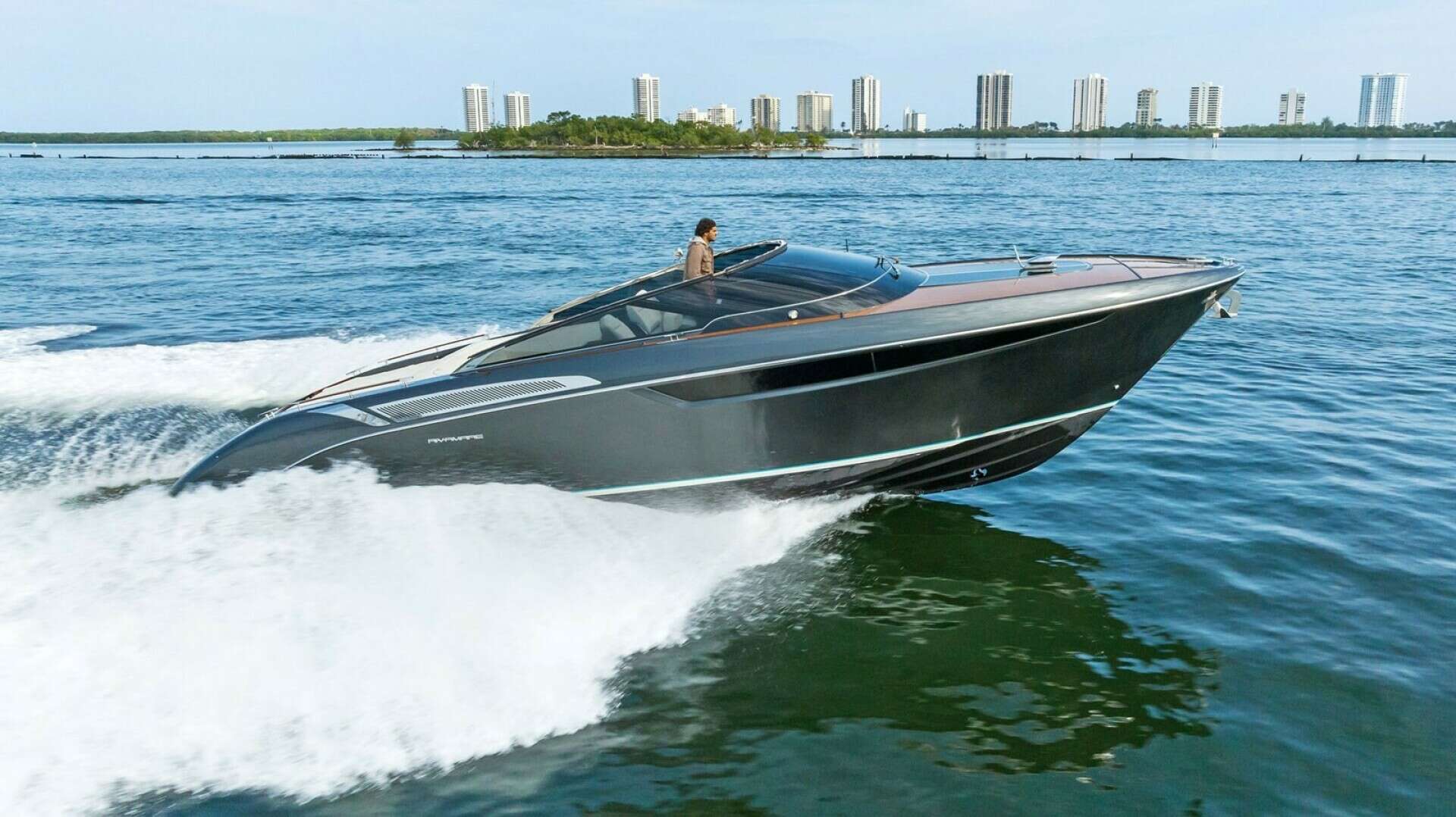 2017 38' Riva photo