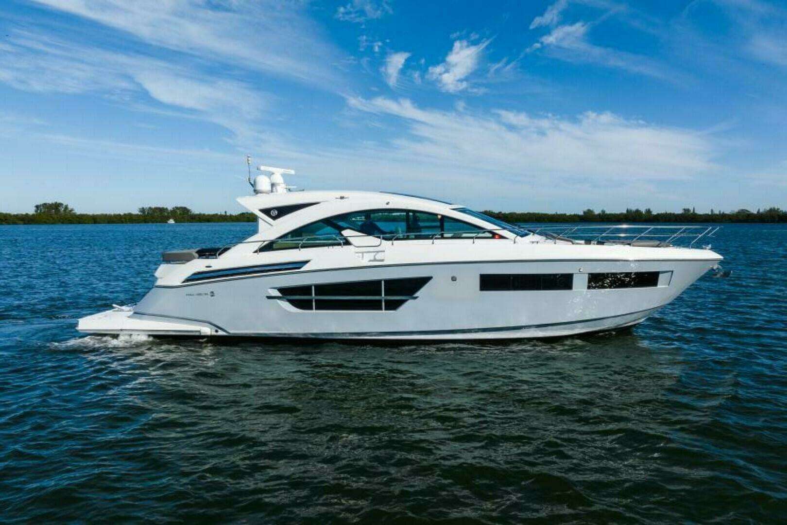 2019 60' Cruisers Yachts photo