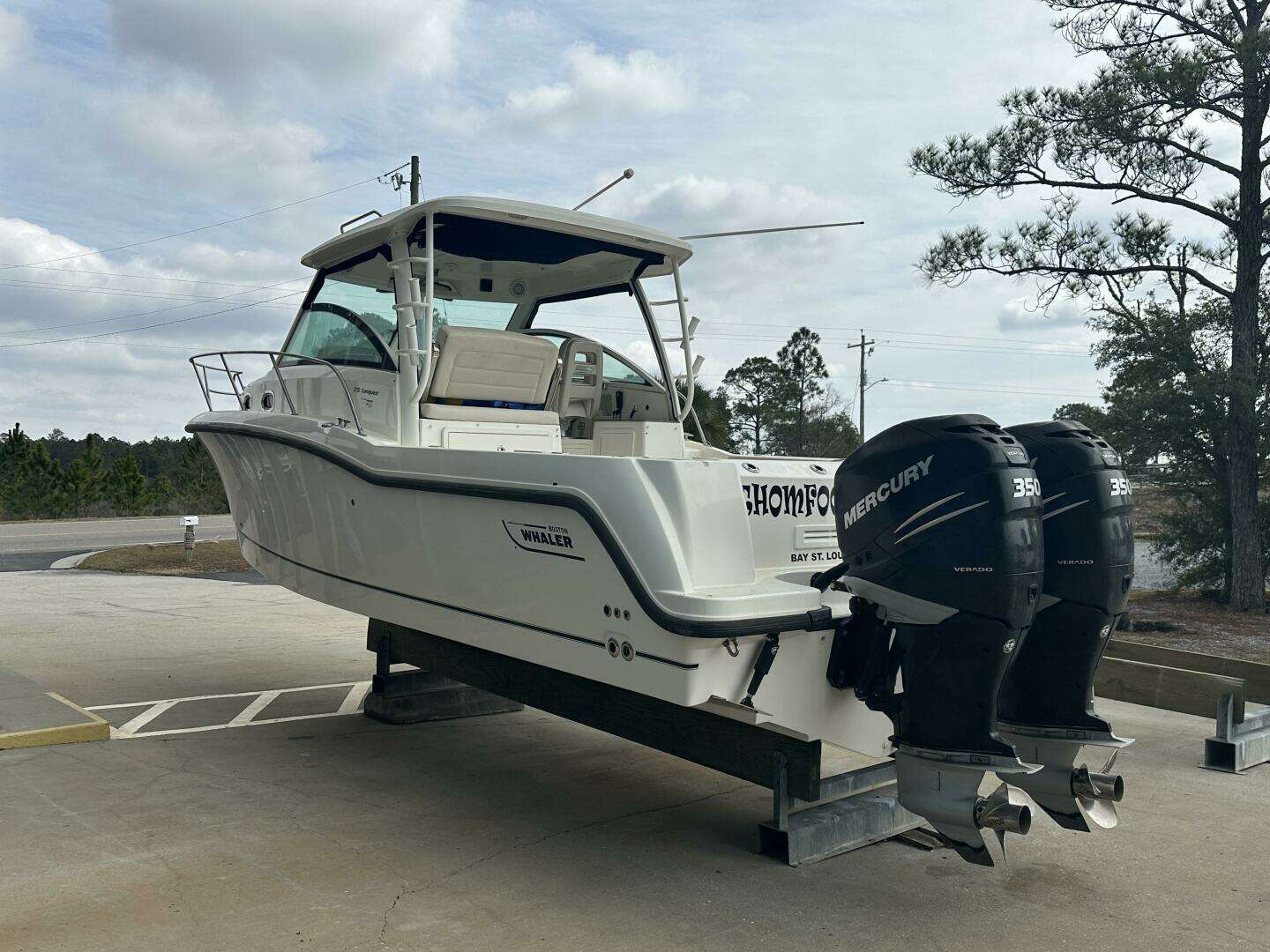 2016 31' Boston Whaler photo