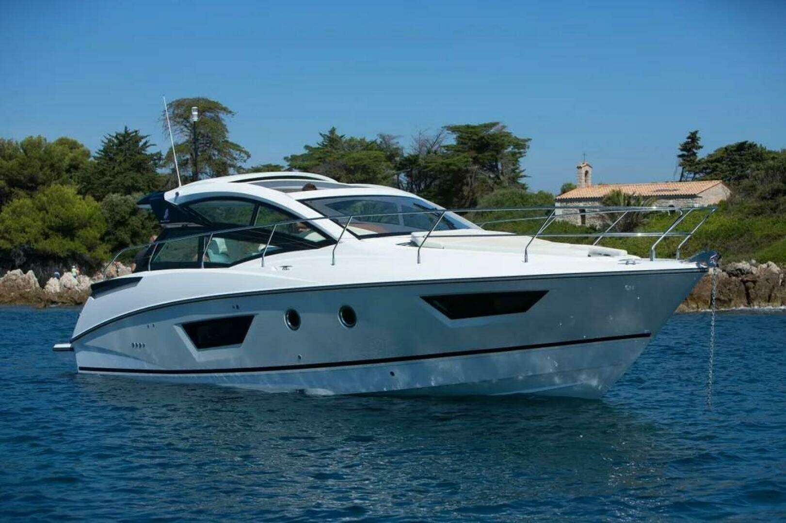 2019 42' Beneteau photo