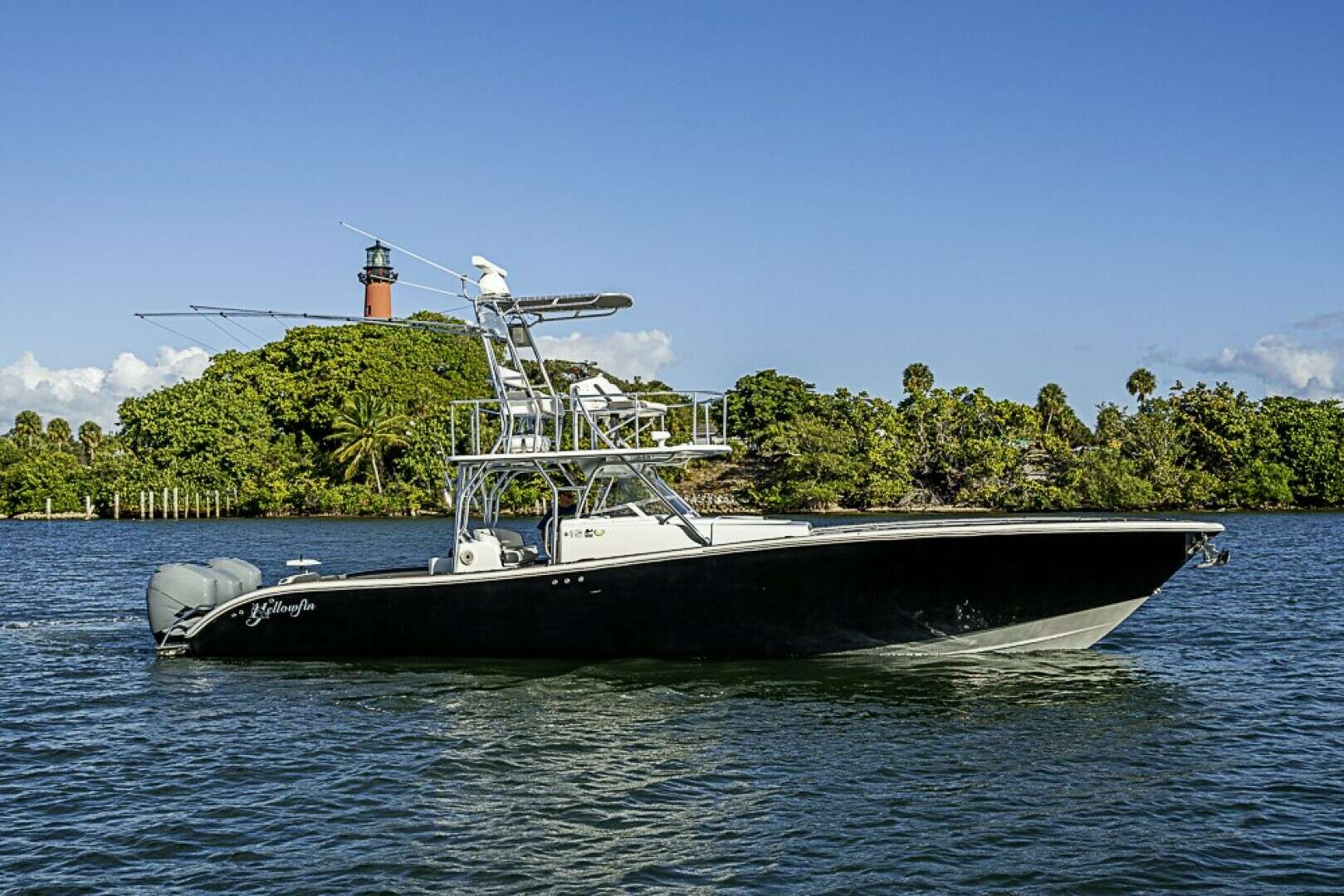 2010 42' Yellowfin photo